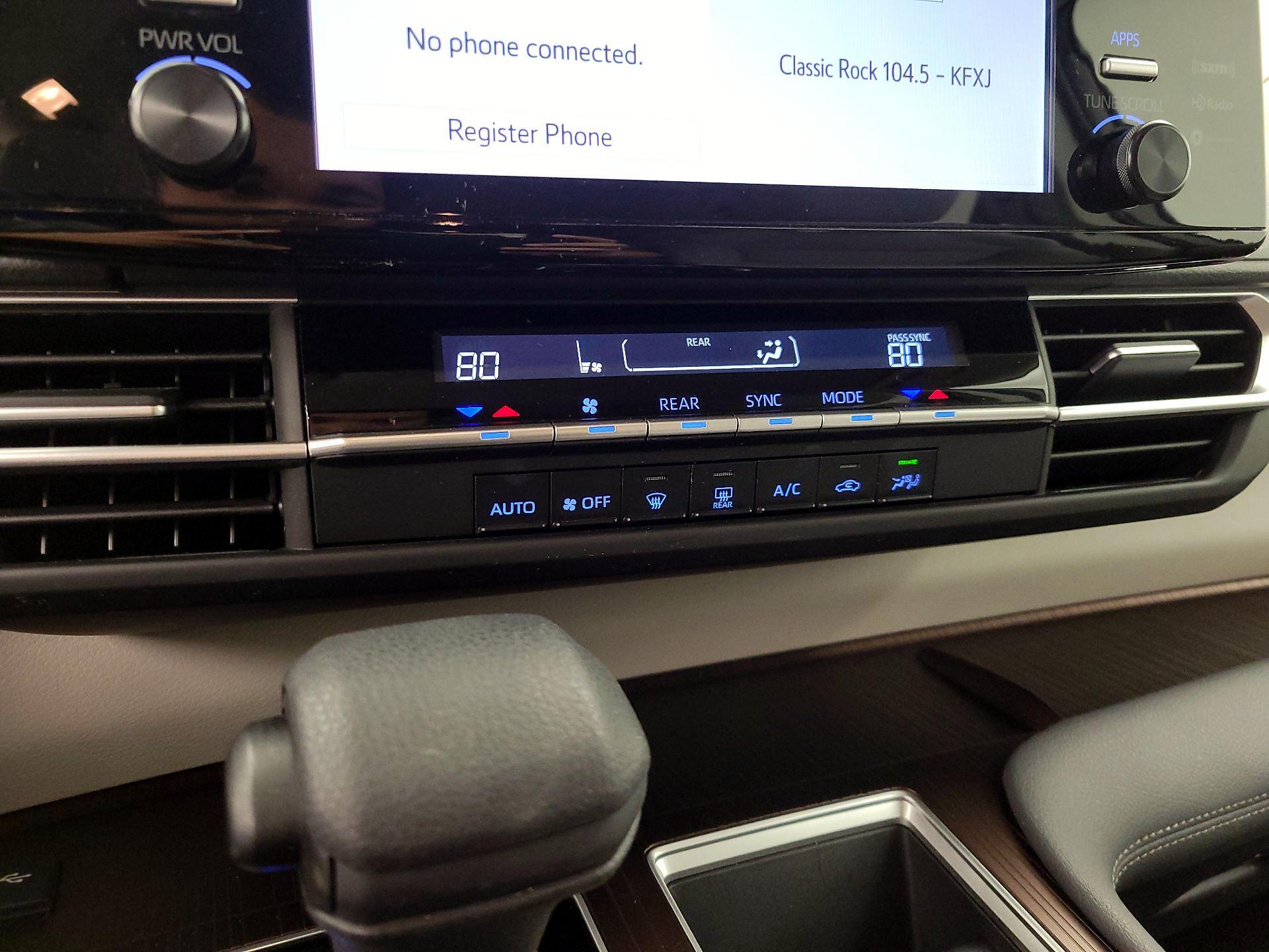 Thumbnail: 2024 Toyota Sienna - 16