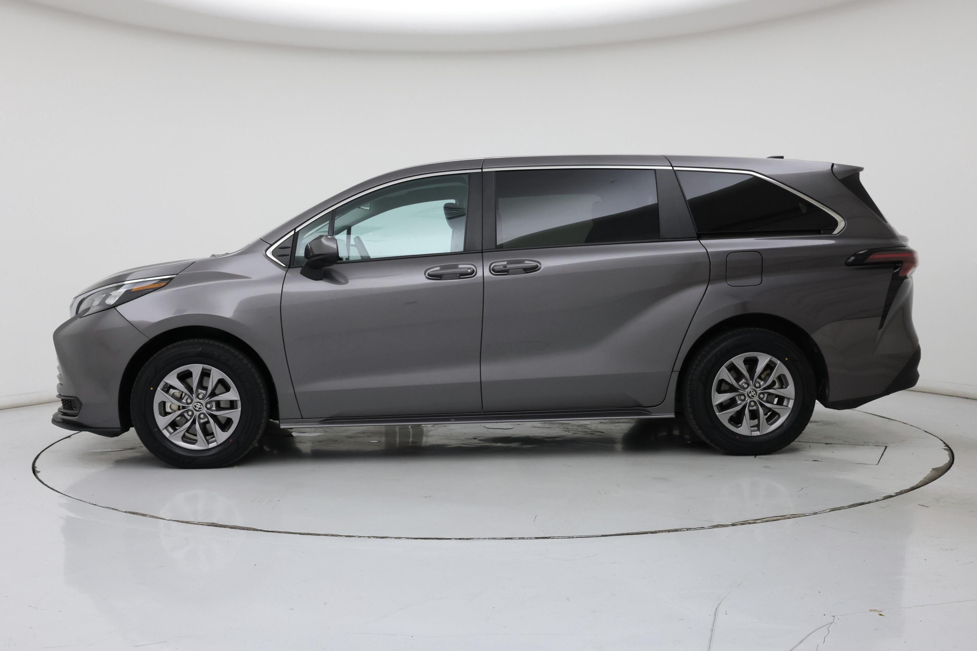 Thumbnail: 2024 Toyota Sienna - 3