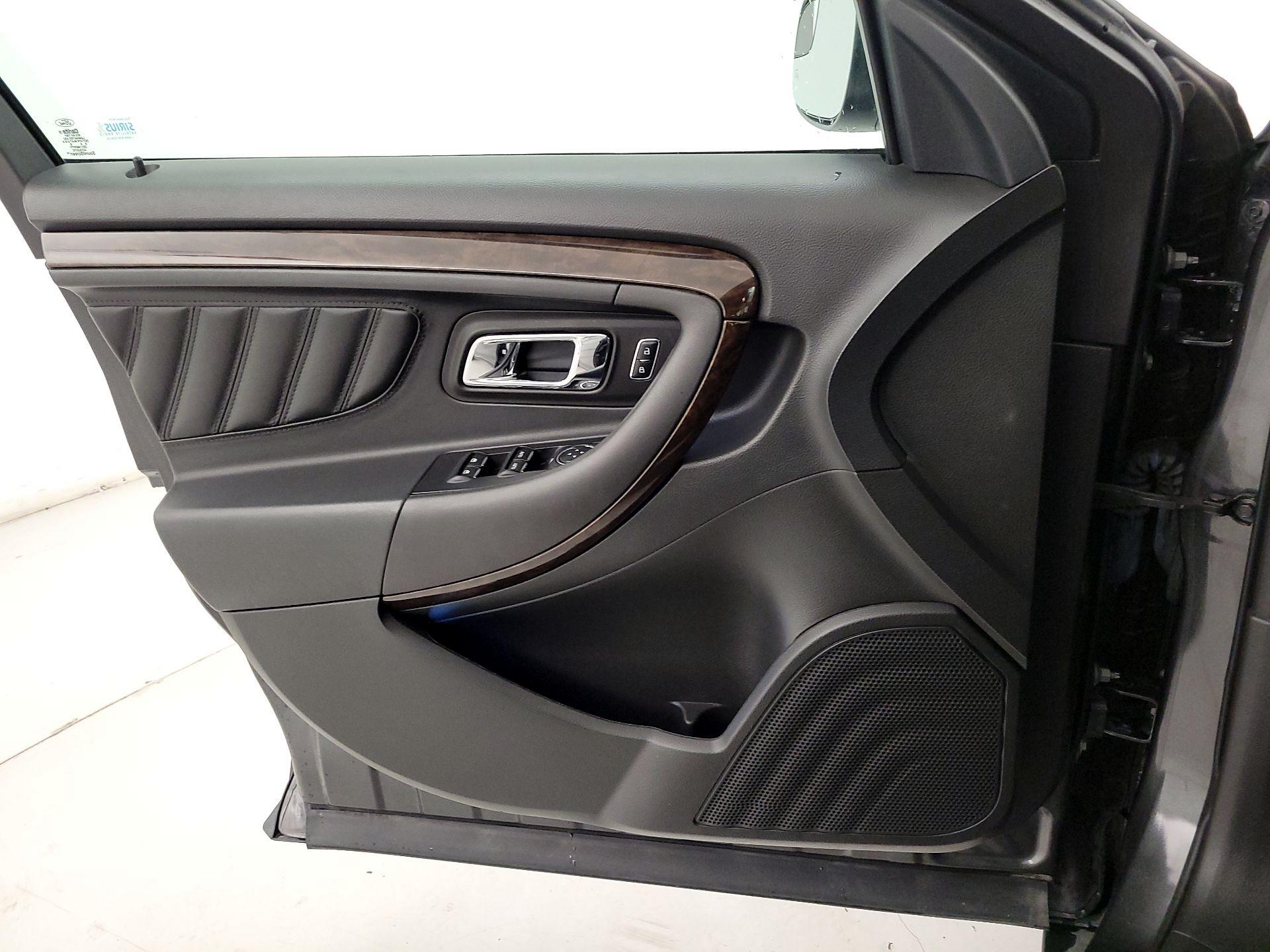 Thumbnail: 2016 Ford Taurus - 12