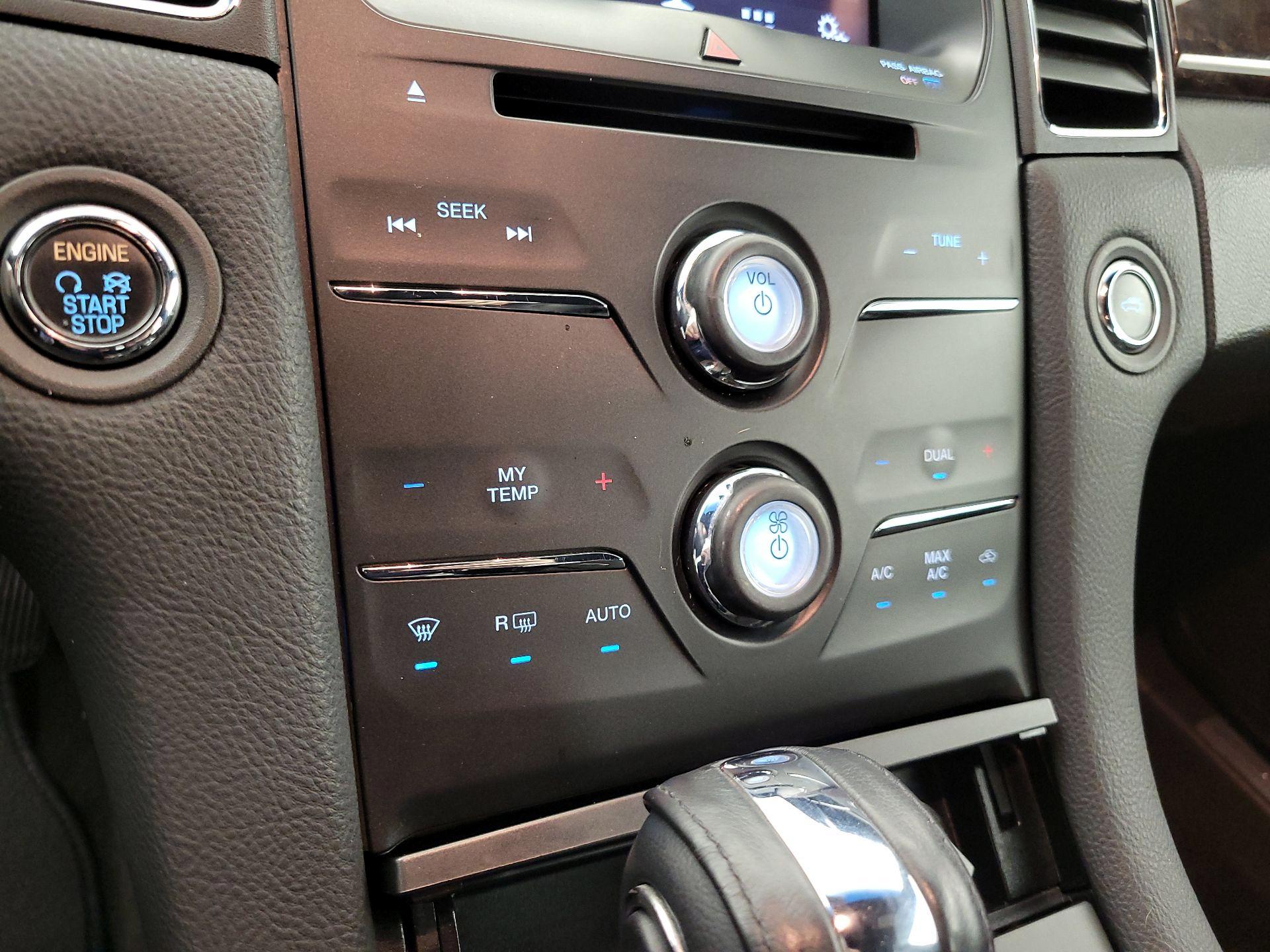 Thumbnail: 2016 Ford Taurus - 17