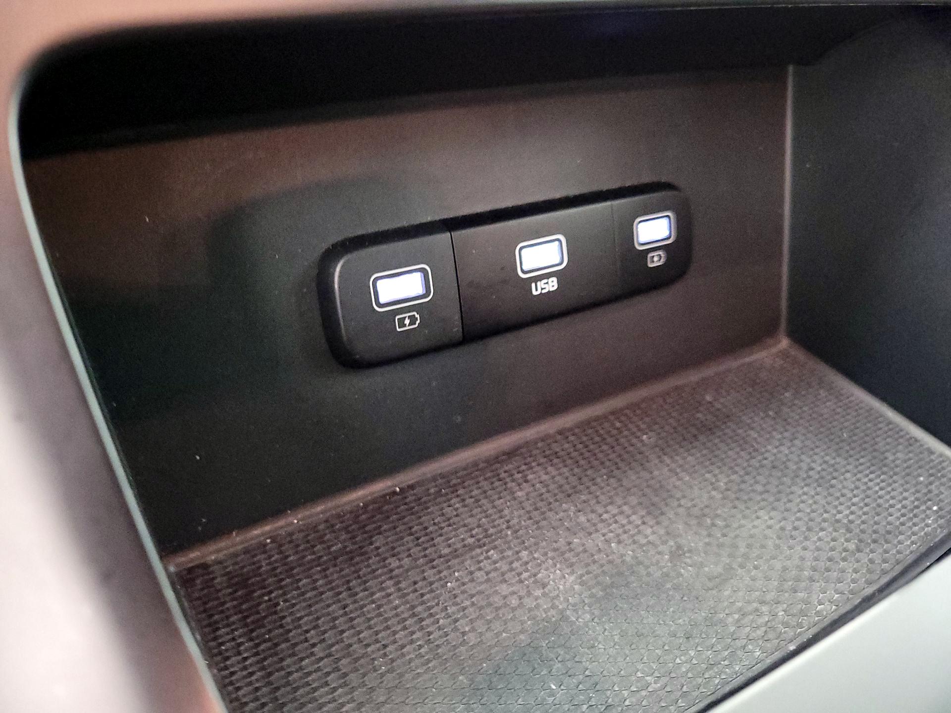 Thumbnail: 2024 Kia Carnival - 18