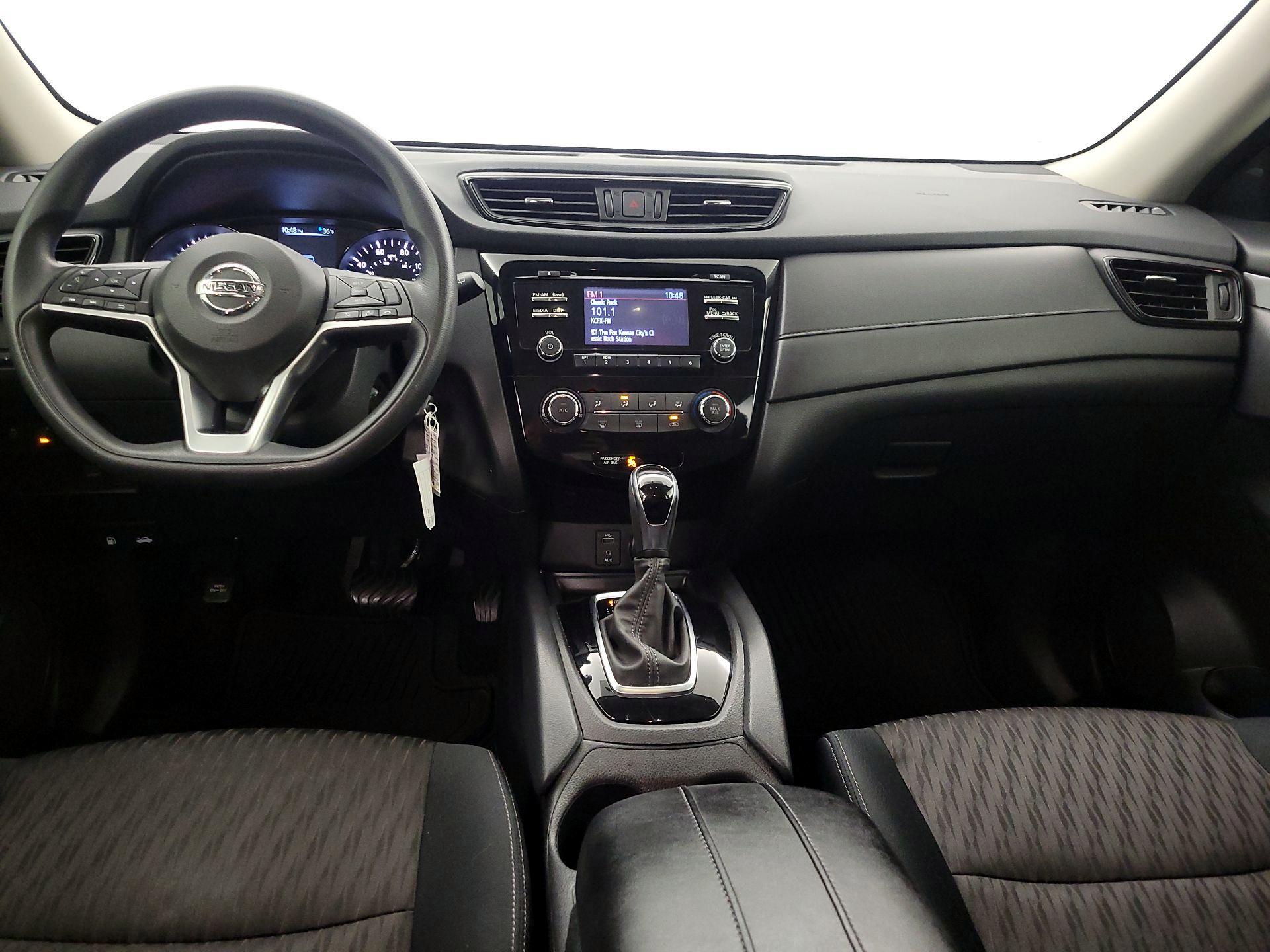 Thumbnail: 2017 Nissan Rogue - 9