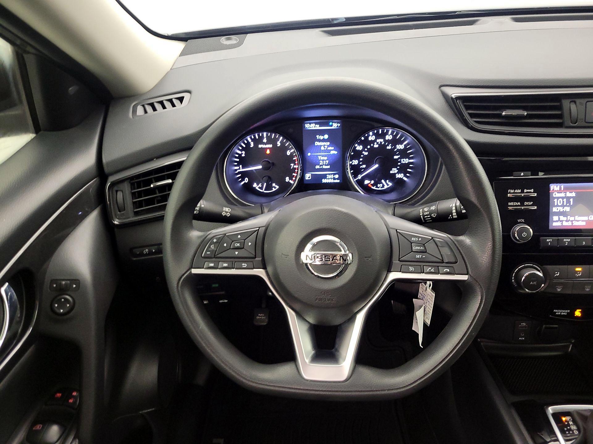 Thumbnail: 2017 Nissan Rogue - 10