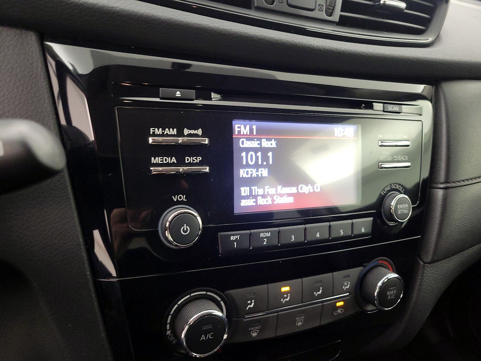 Thumbnail: 2017 Nissan Rogue - 15