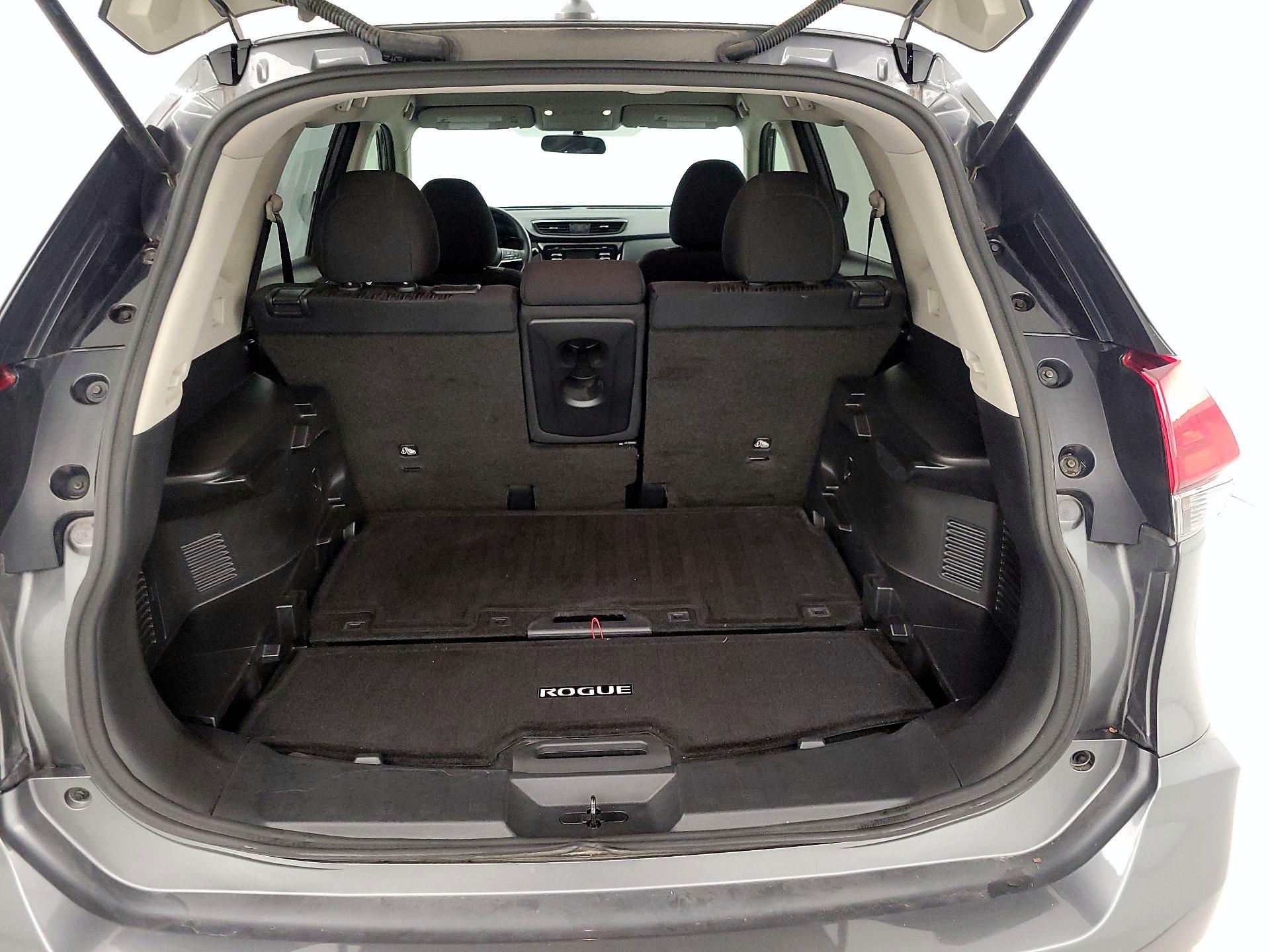 Thumbnail: 2017 Nissan Rogue - 20