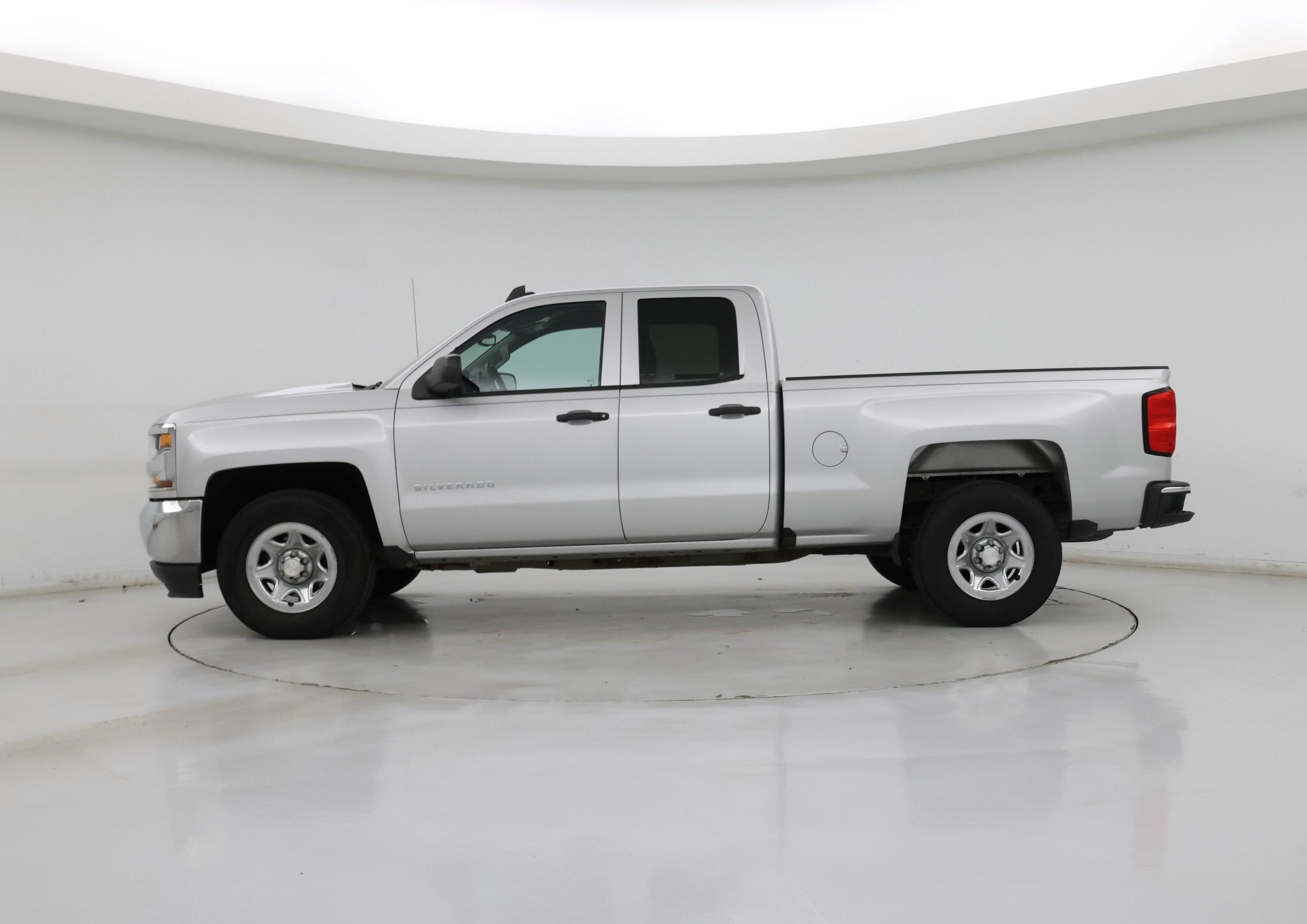 Thumbnail: 2017 Chevrolet Silverado 1500 - 3