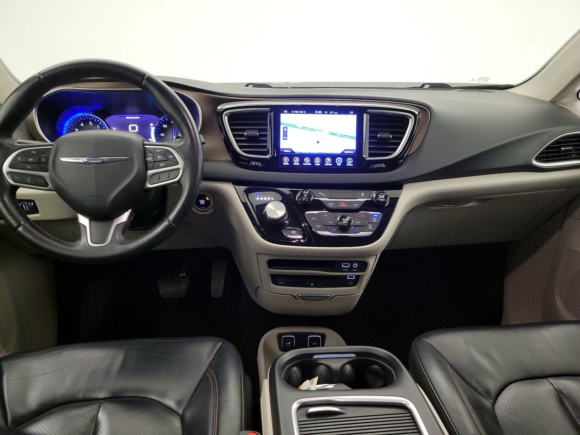 Thumbnail: 2017 Chrysler Pacifica - 9