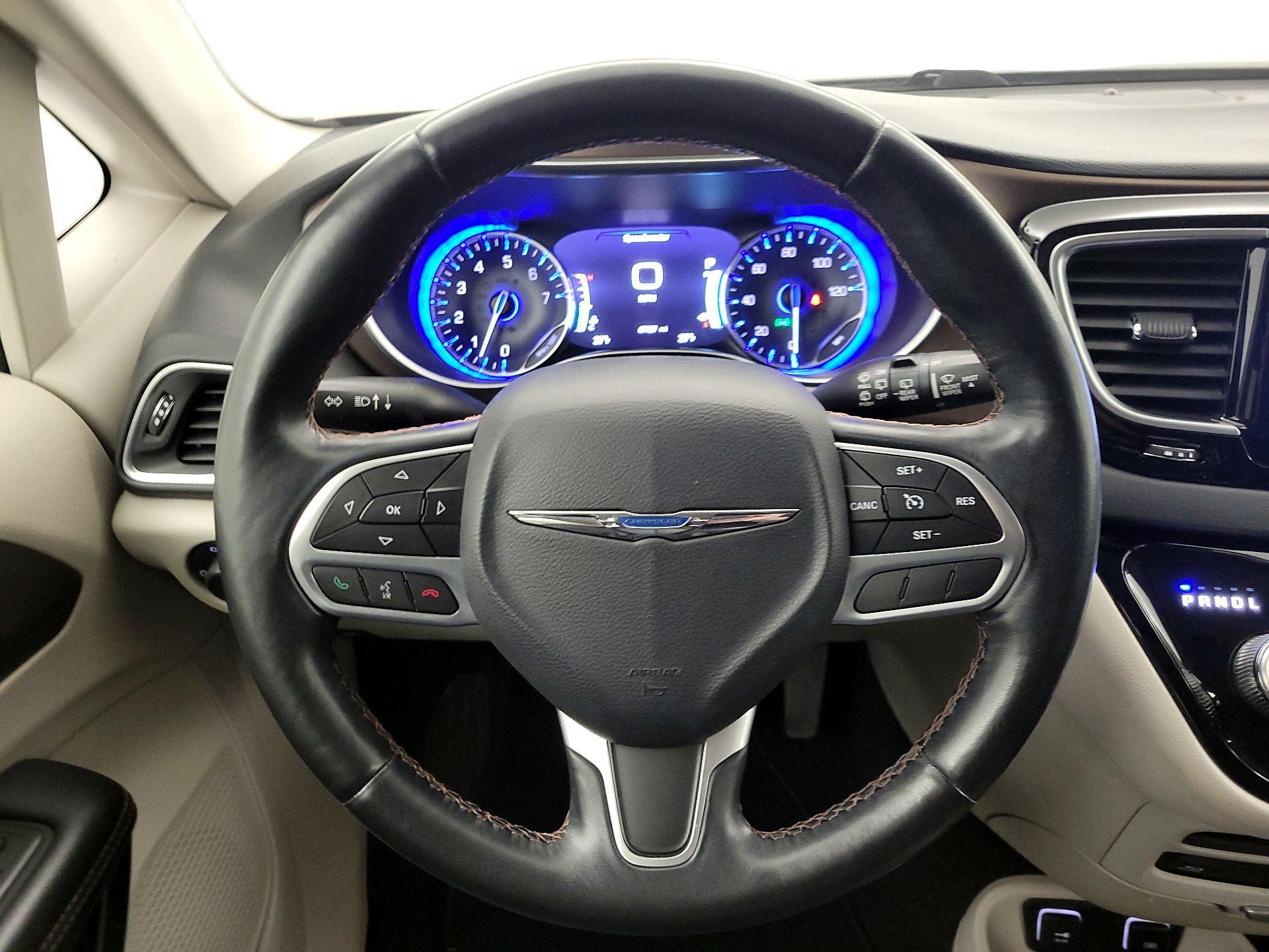 Thumbnail: 2017 Chrysler Pacifica - 10