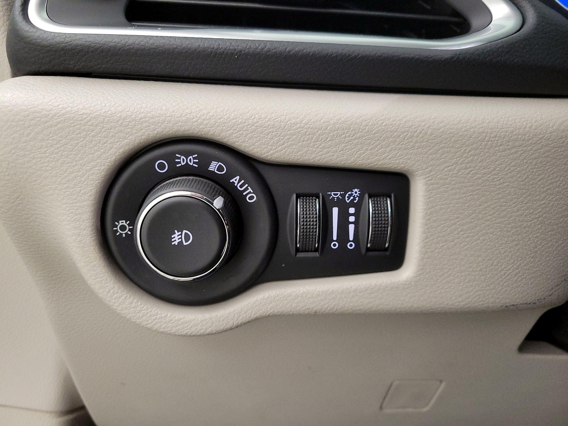 Thumbnail: 2017 Chrysler Pacifica - 13