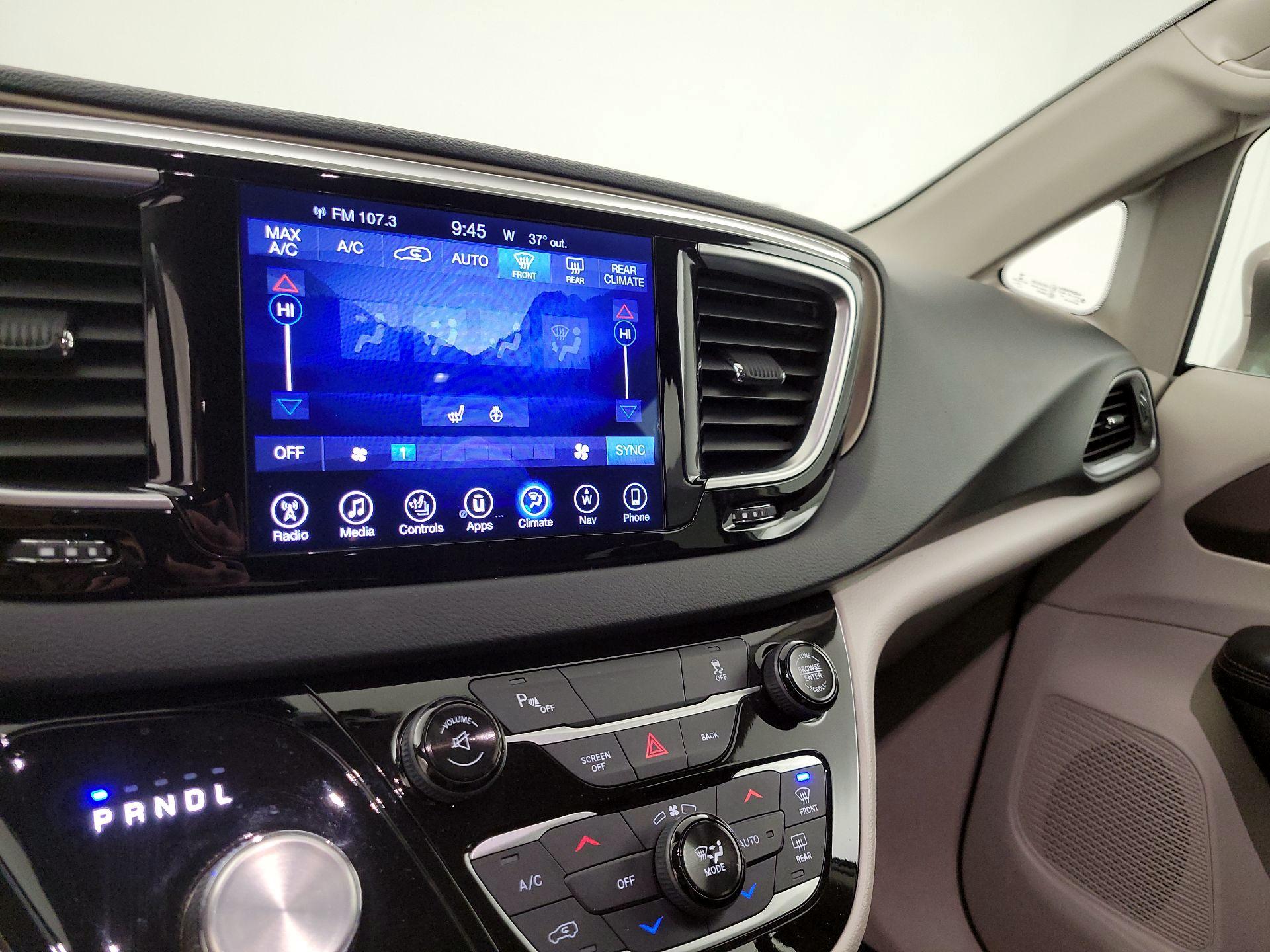 Thumbnail: 2017 Chrysler Pacifica - 17