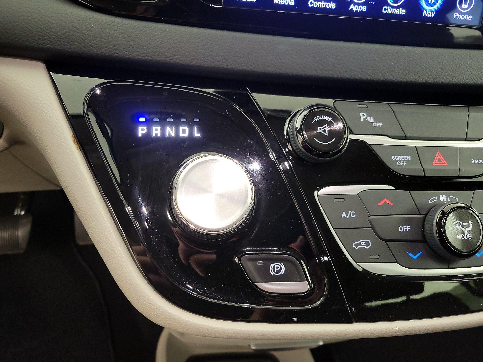 Thumbnail: 2017 Chrysler Pacifica - 18