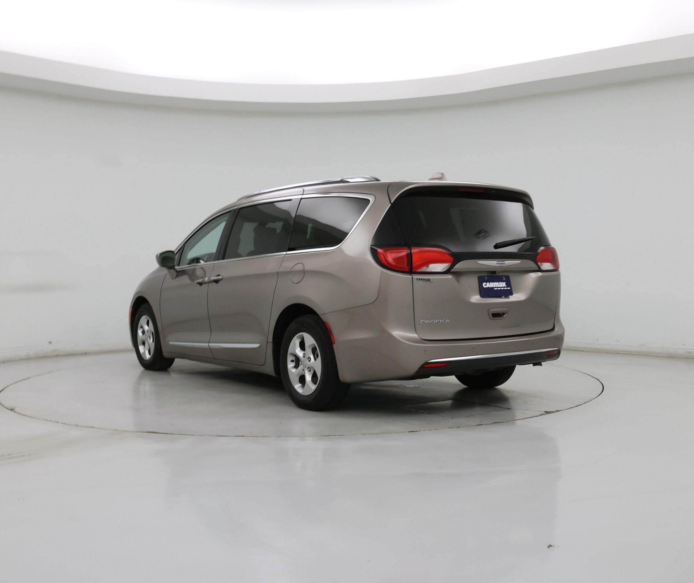 Thumbnail: 2017 Chrysler Pacifica - 2