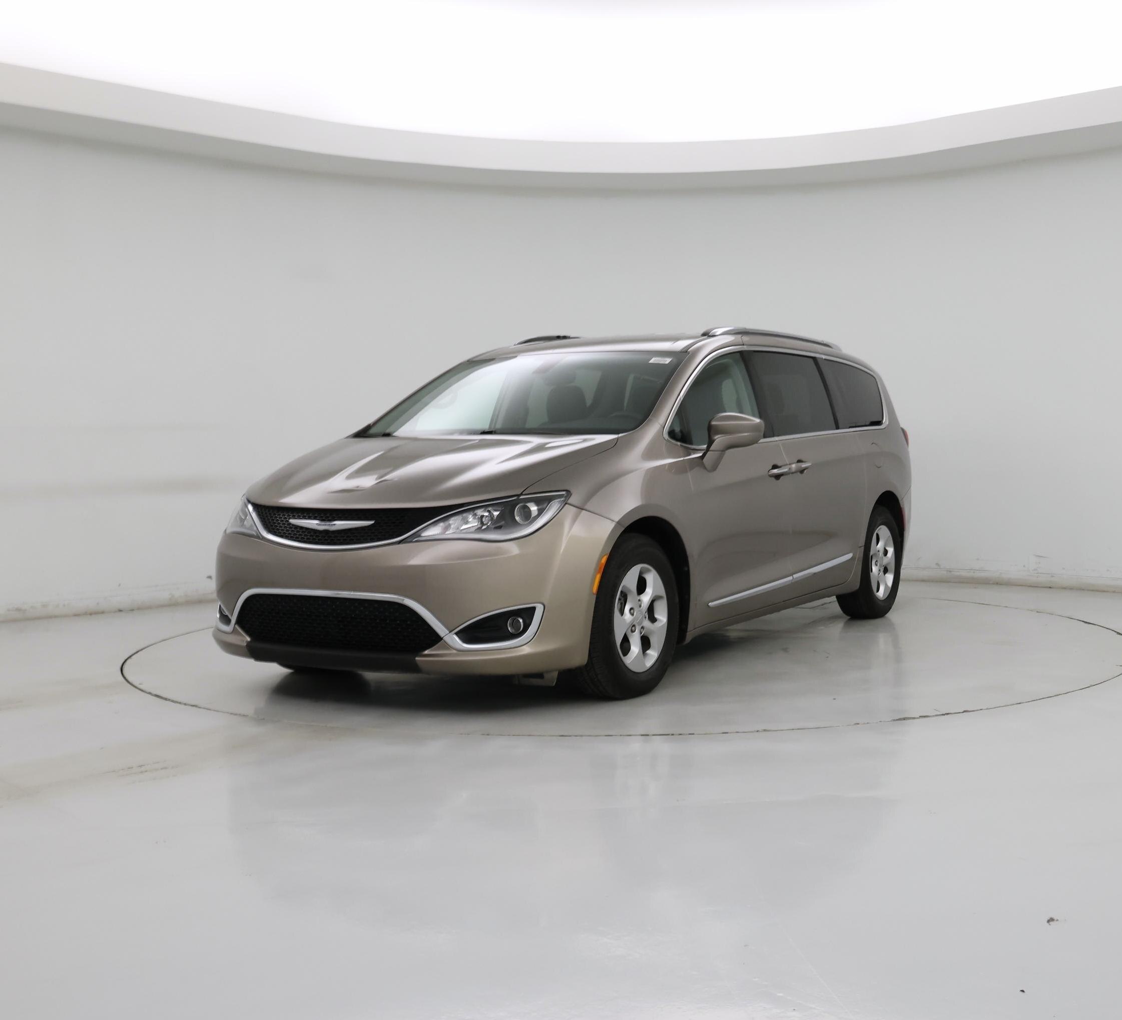 Thumbnail: 2017 Chrysler Pacifica - 4