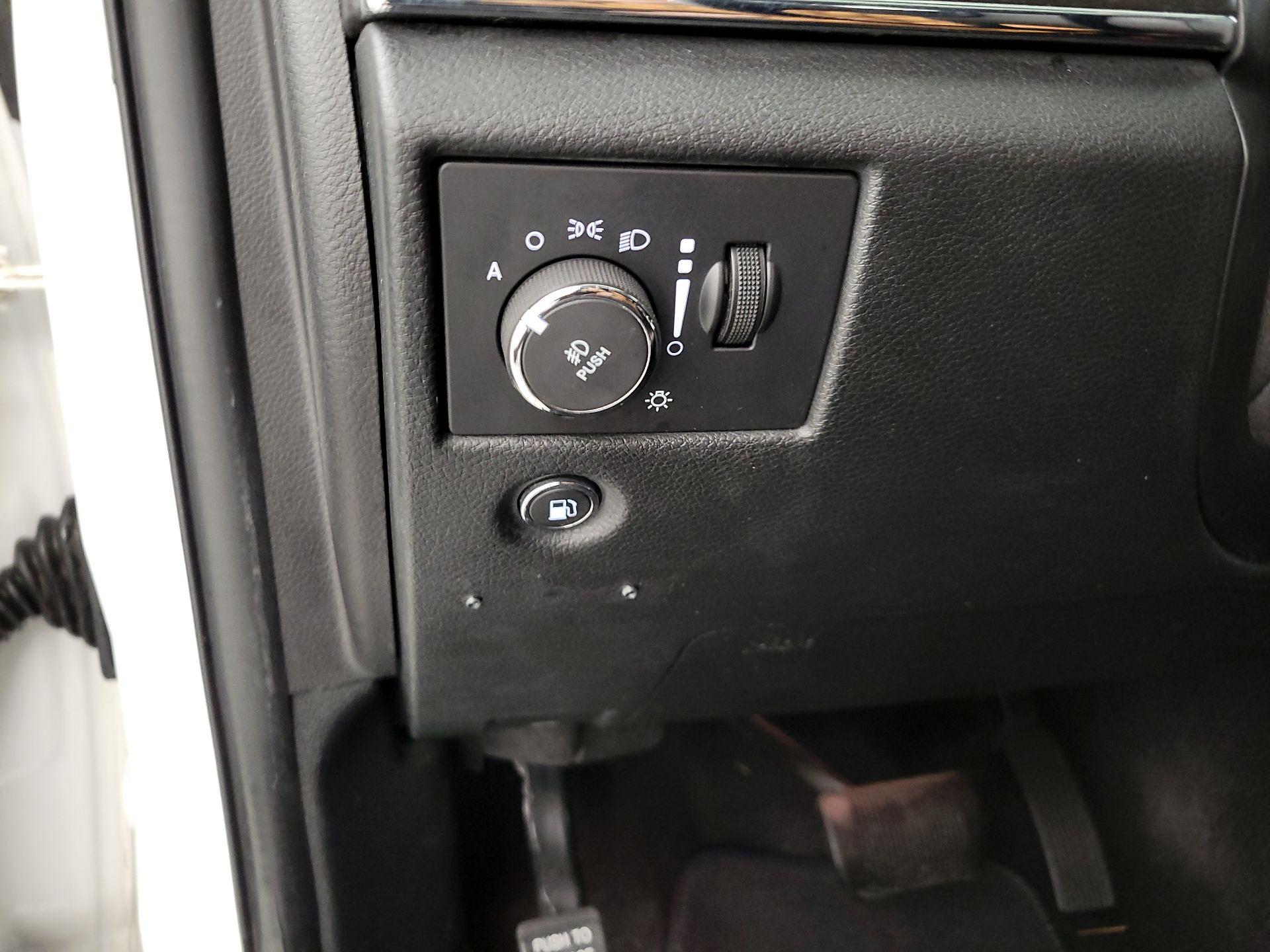 Thumbnail: 2015 Jeep Grand Cherokee - 13