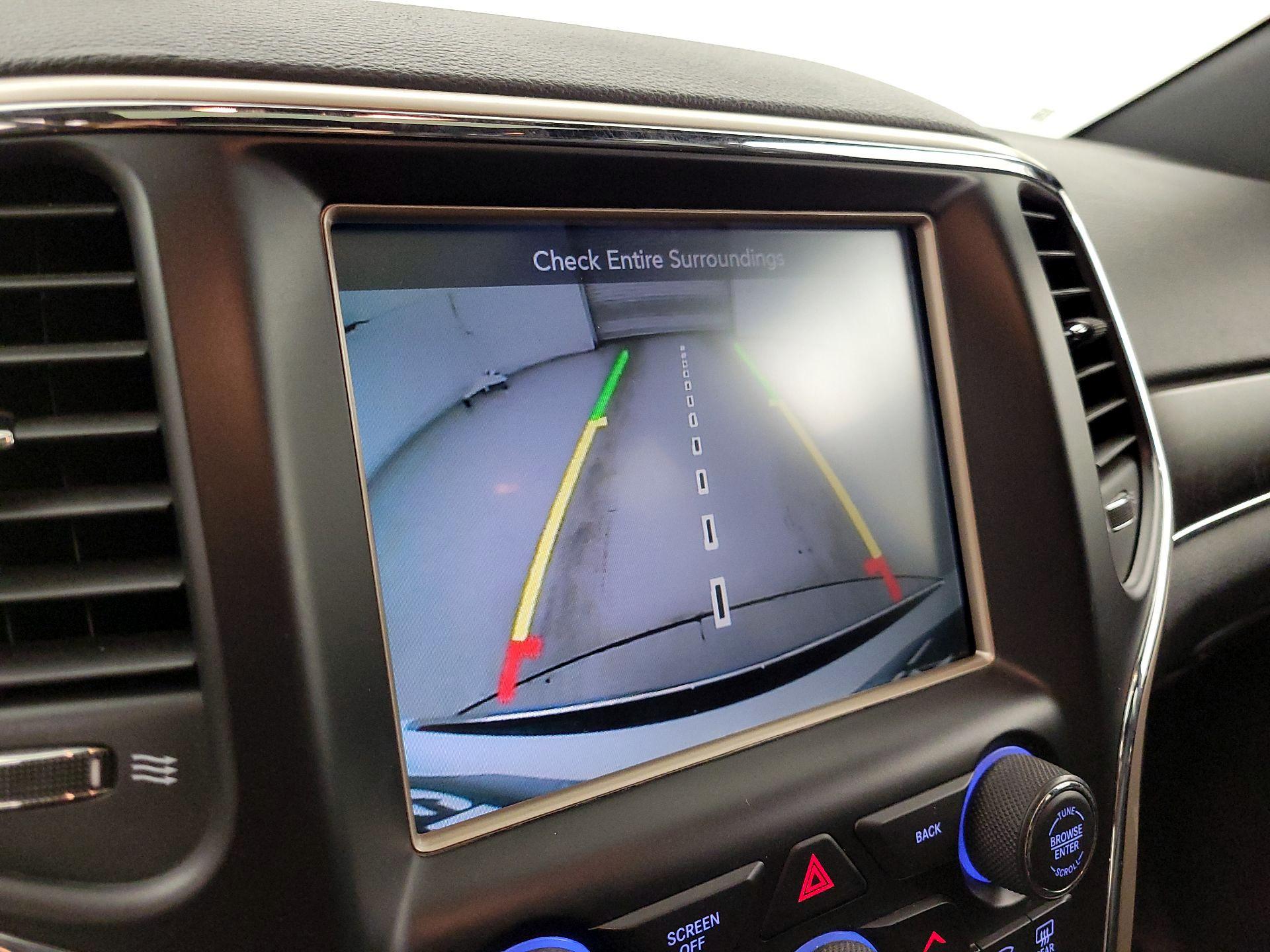 Thumbnail: 2015 Jeep Grand Cherokee - 14