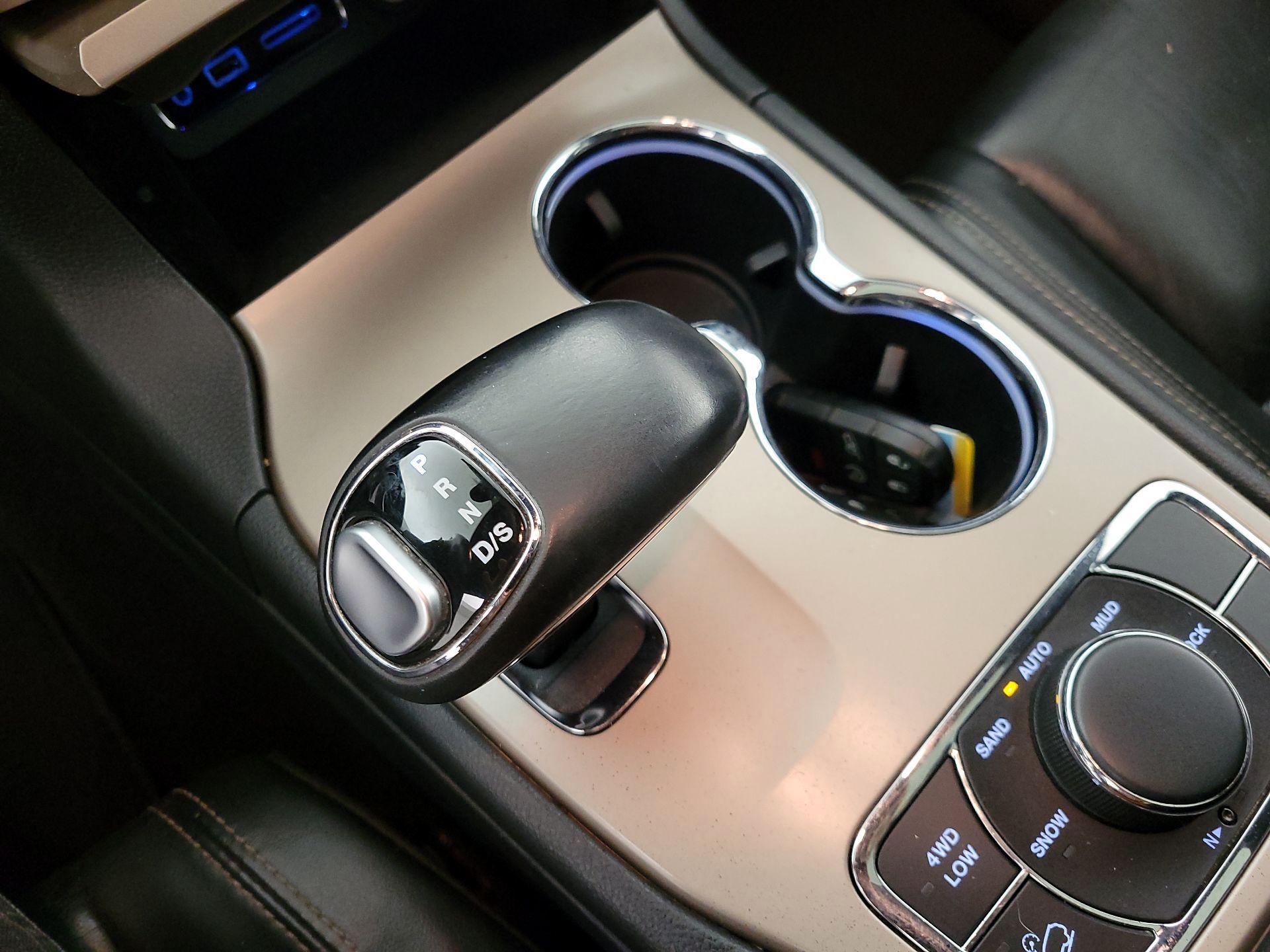 Thumbnail: 2015 Jeep Grand Cherokee - 17