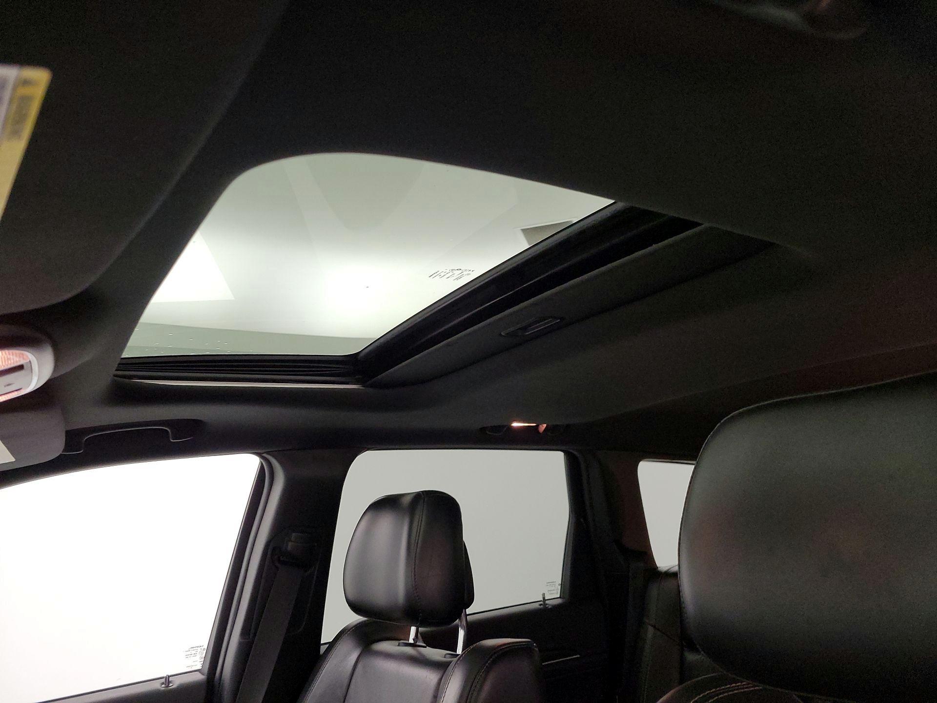 Thumbnail: 2015 Jeep Grand Cherokee - 19