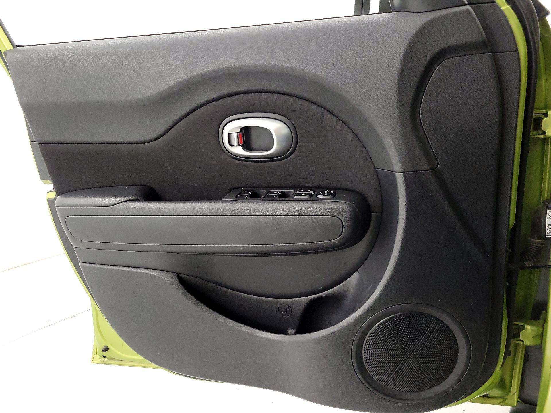 Thumbnail: 2015 Kia Soul - 12