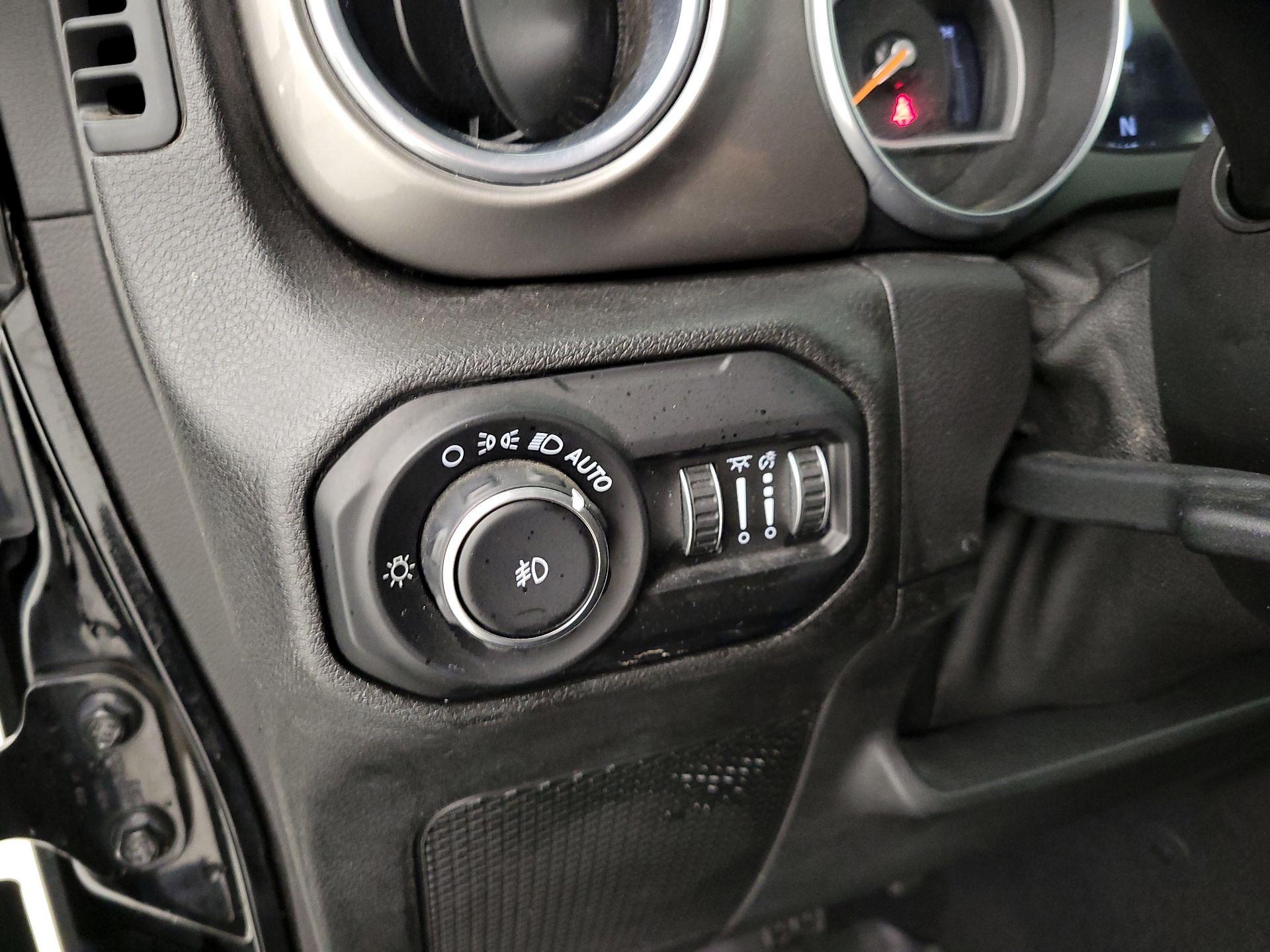 Thumbnail: 2018 Jeep Wrangler - 13