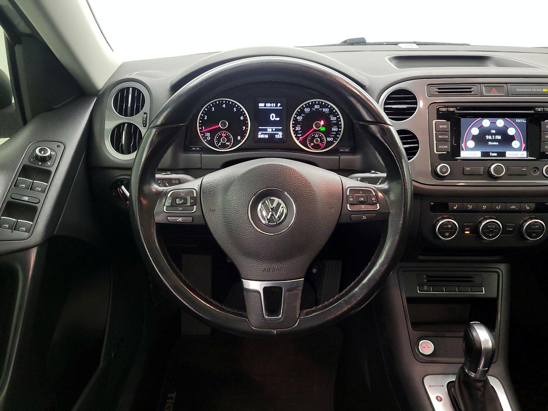 Thumbnail: 2015 Volkswagen Tiguan - 10