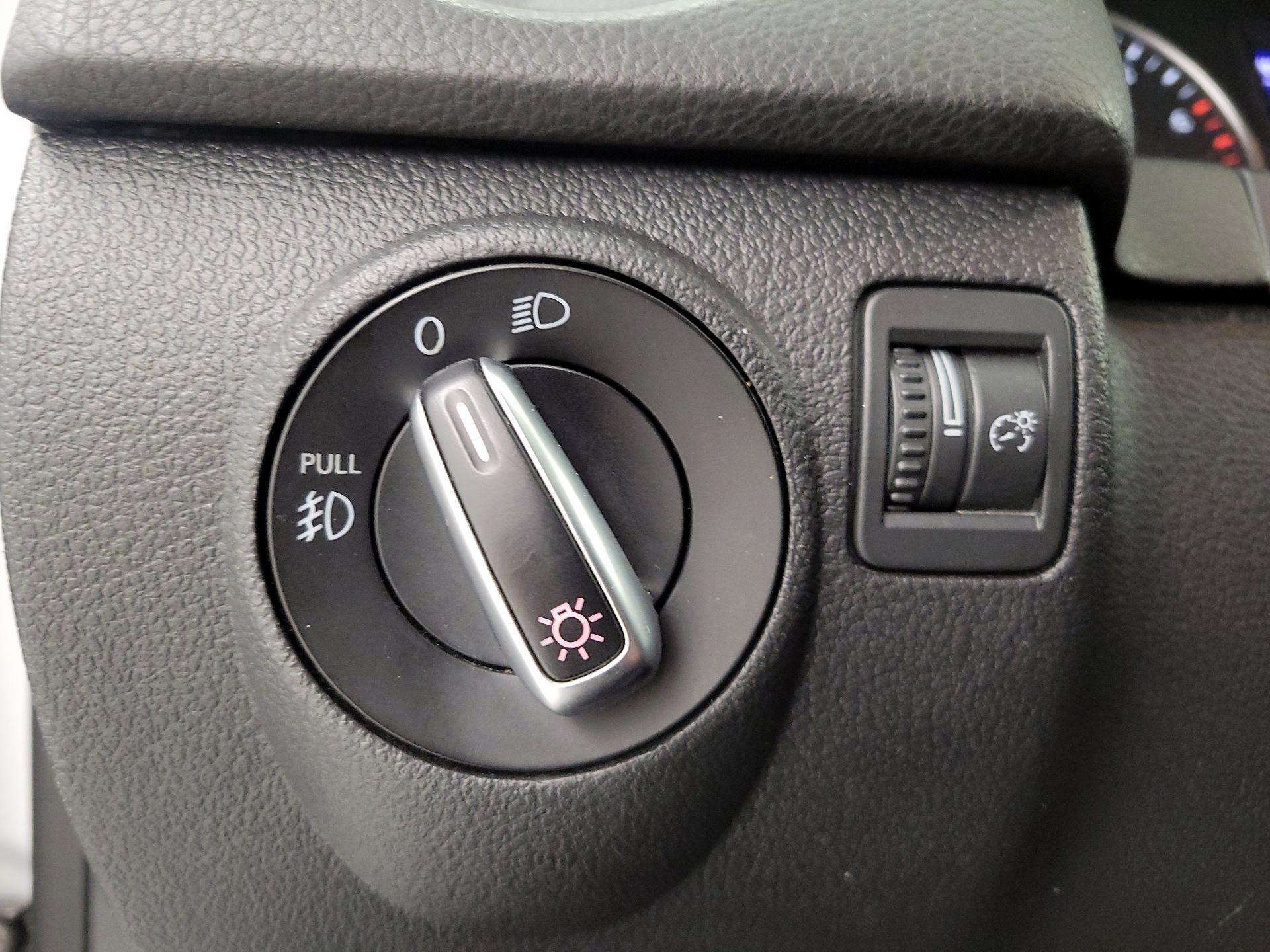 Thumbnail: 2015 Volkswagen Tiguan - 13