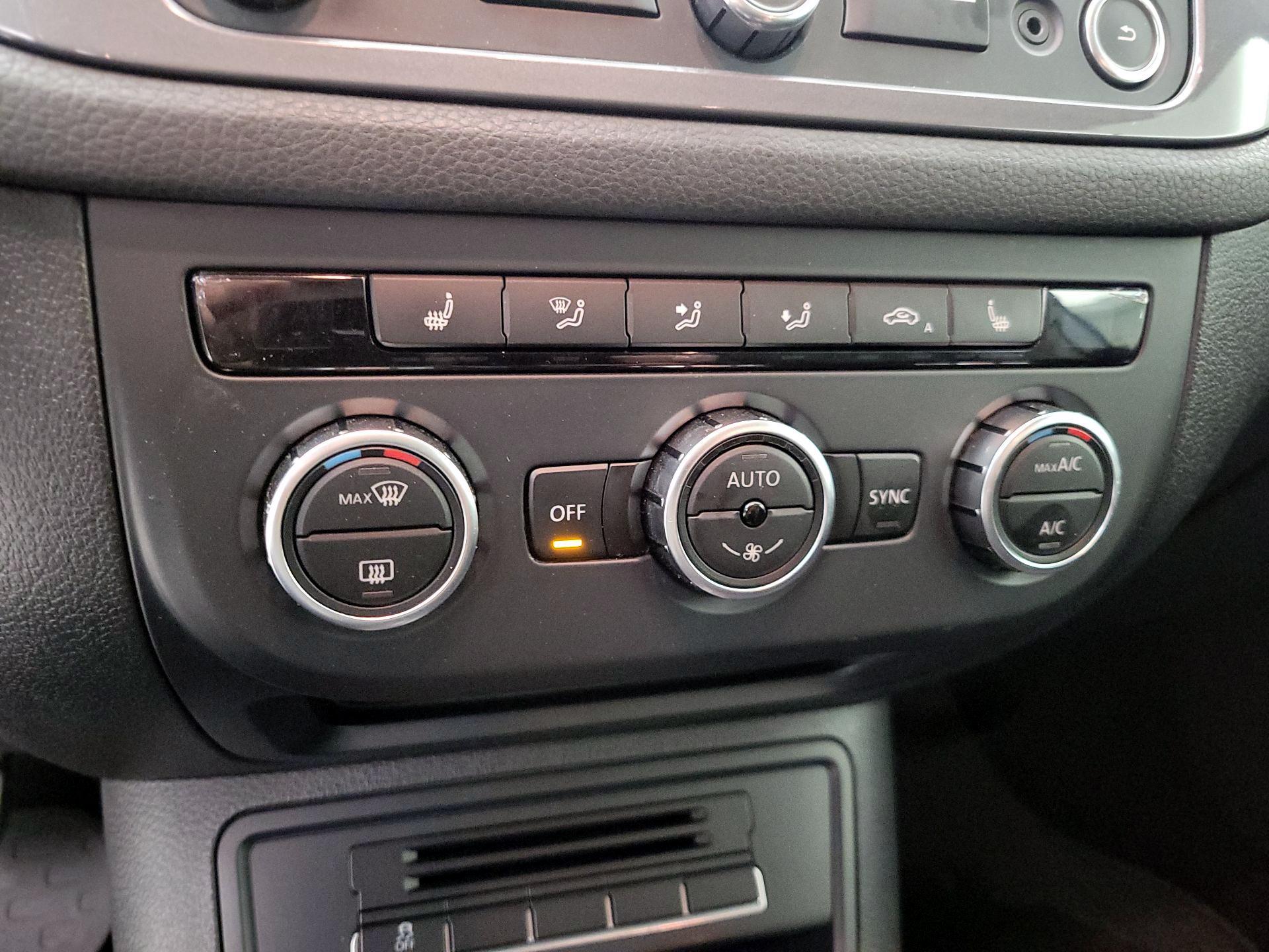 Thumbnail: 2015 Volkswagen Tiguan - 16