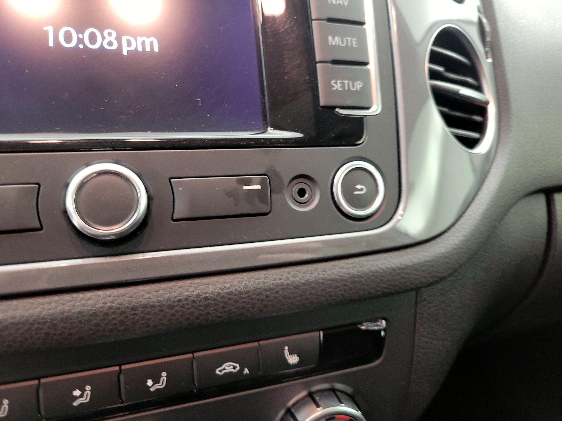 Thumbnail: 2015 Volkswagen Tiguan - 18