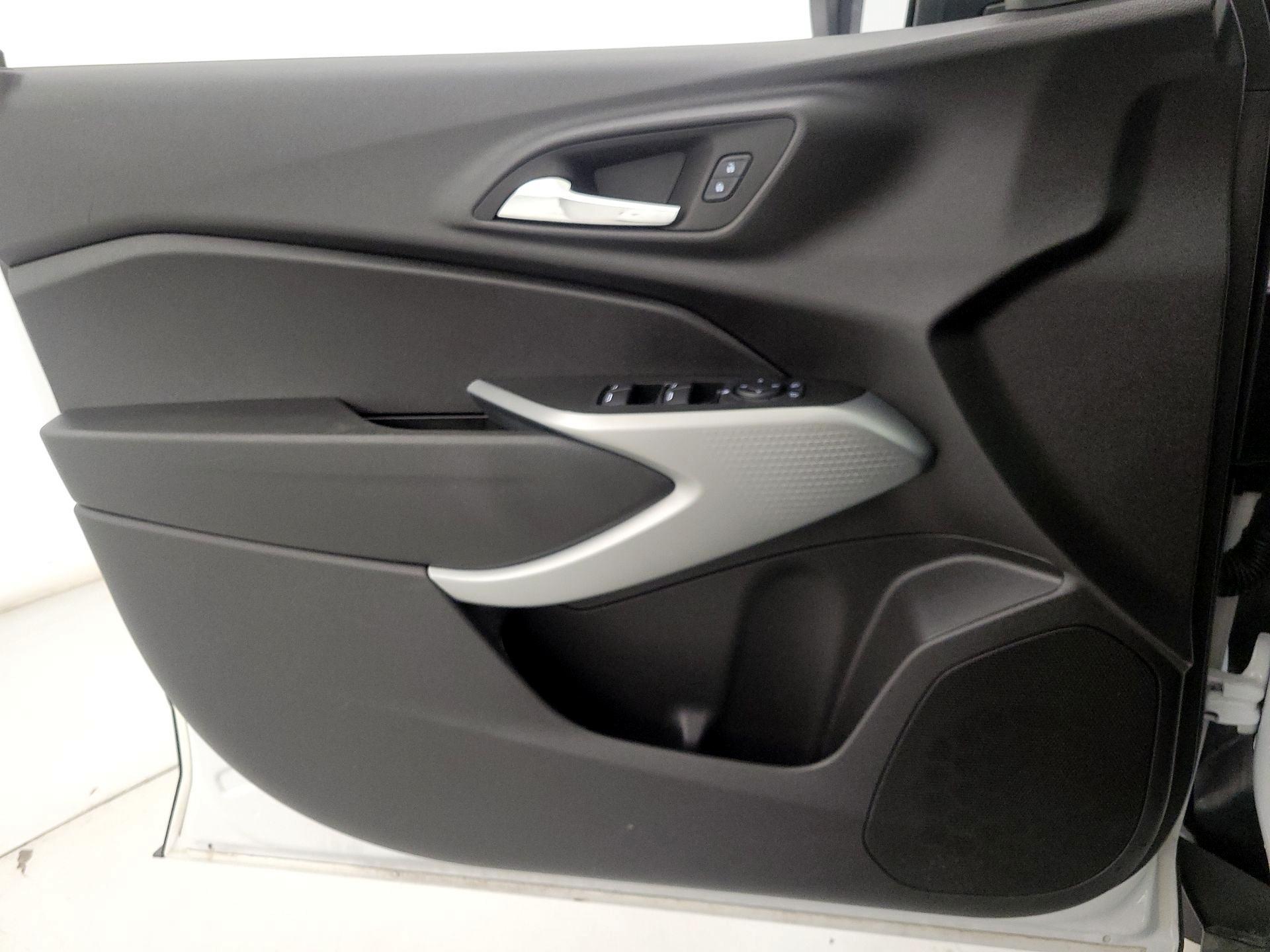 Thumbnail: 2025 Chevrolet Trax - 12