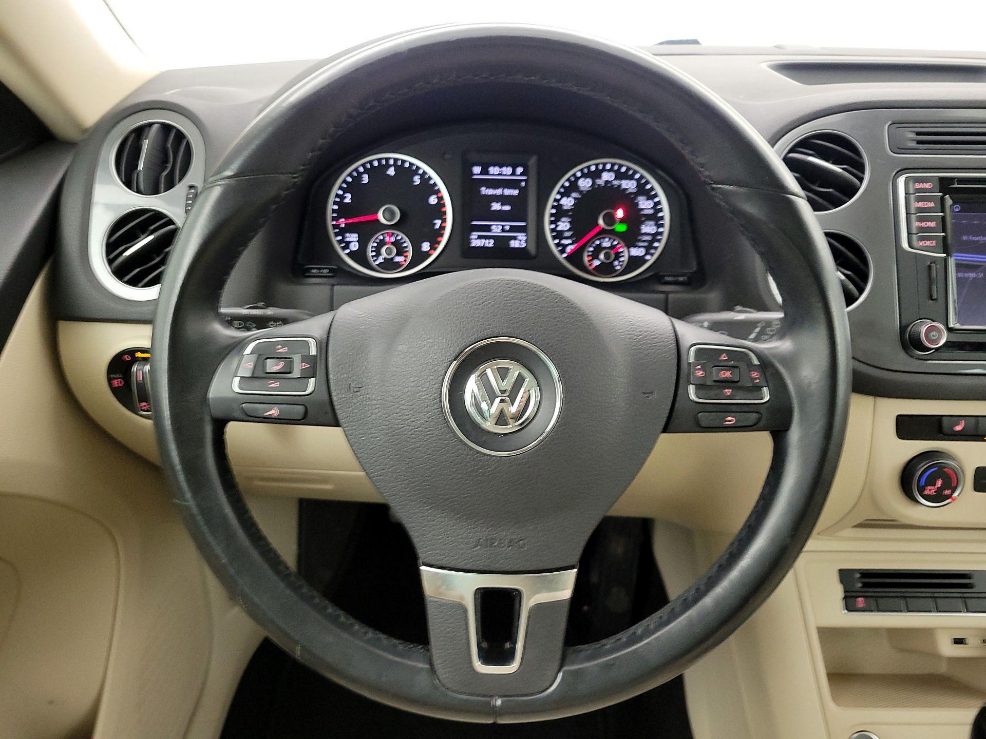Thumbnail: 2016 Volkswagen Tiguan - 10