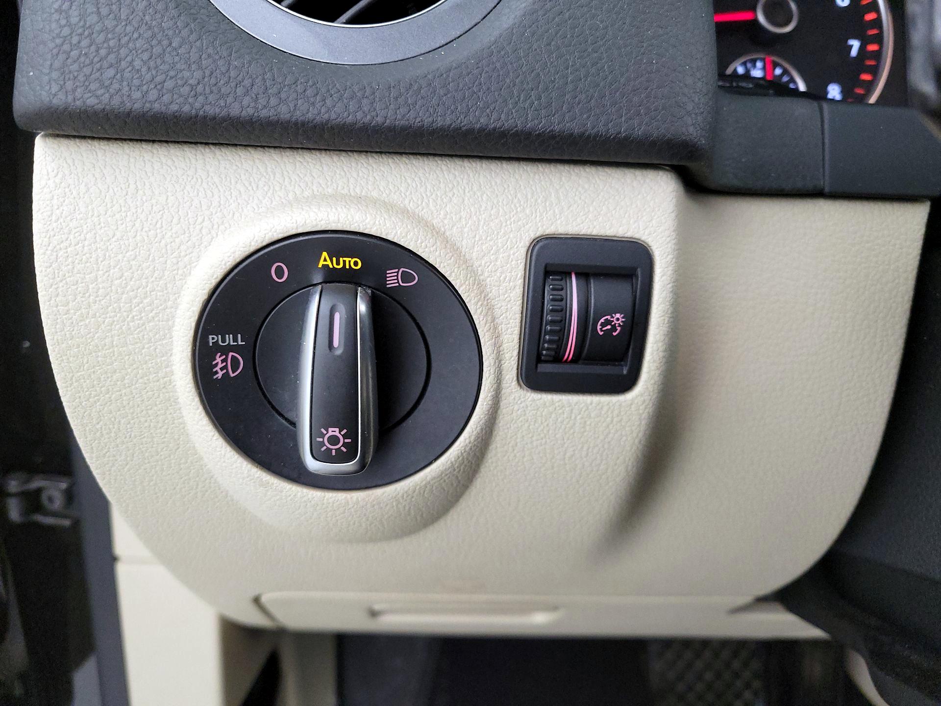 Thumbnail: 2016 Volkswagen Tiguan - 13