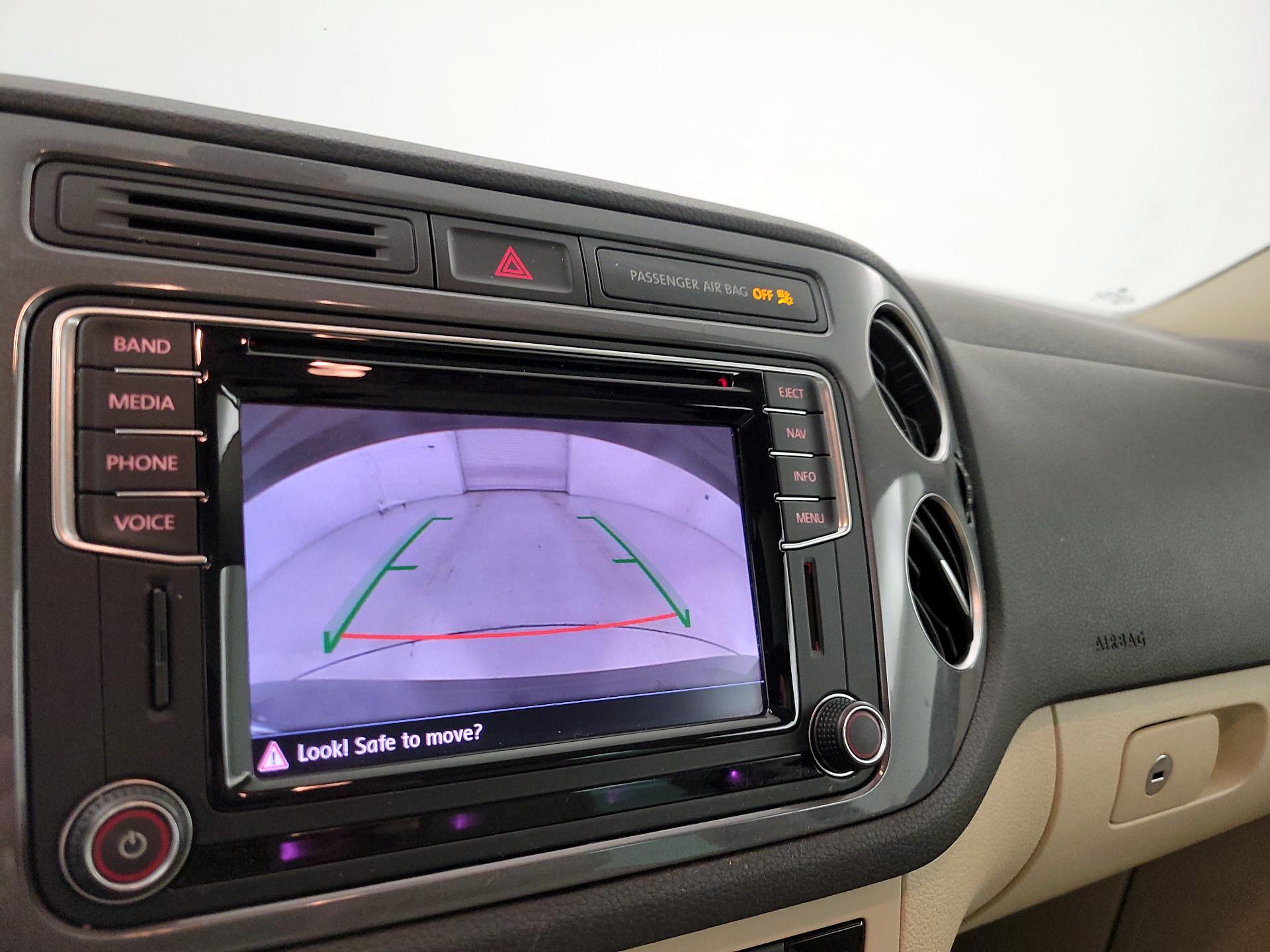 Thumbnail: 2016 Volkswagen Tiguan - 15