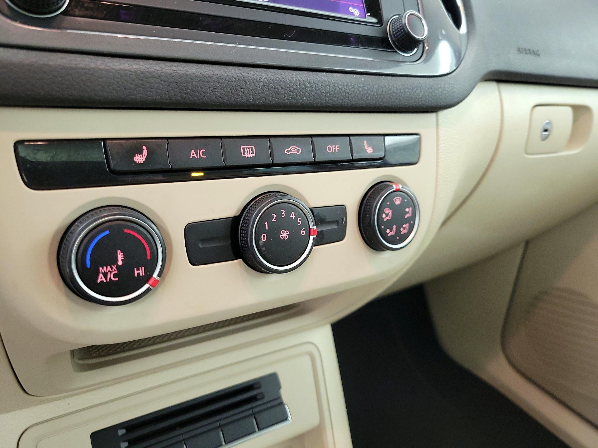 Thumbnail: 2016 Volkswagen Tiguan - 17