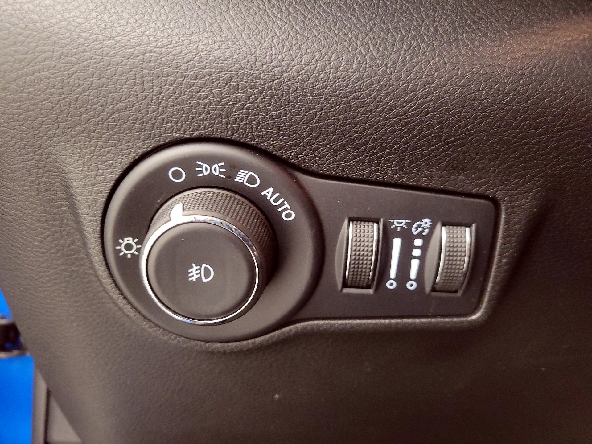 Thumbnail: 2022 Jeep Compass - 13