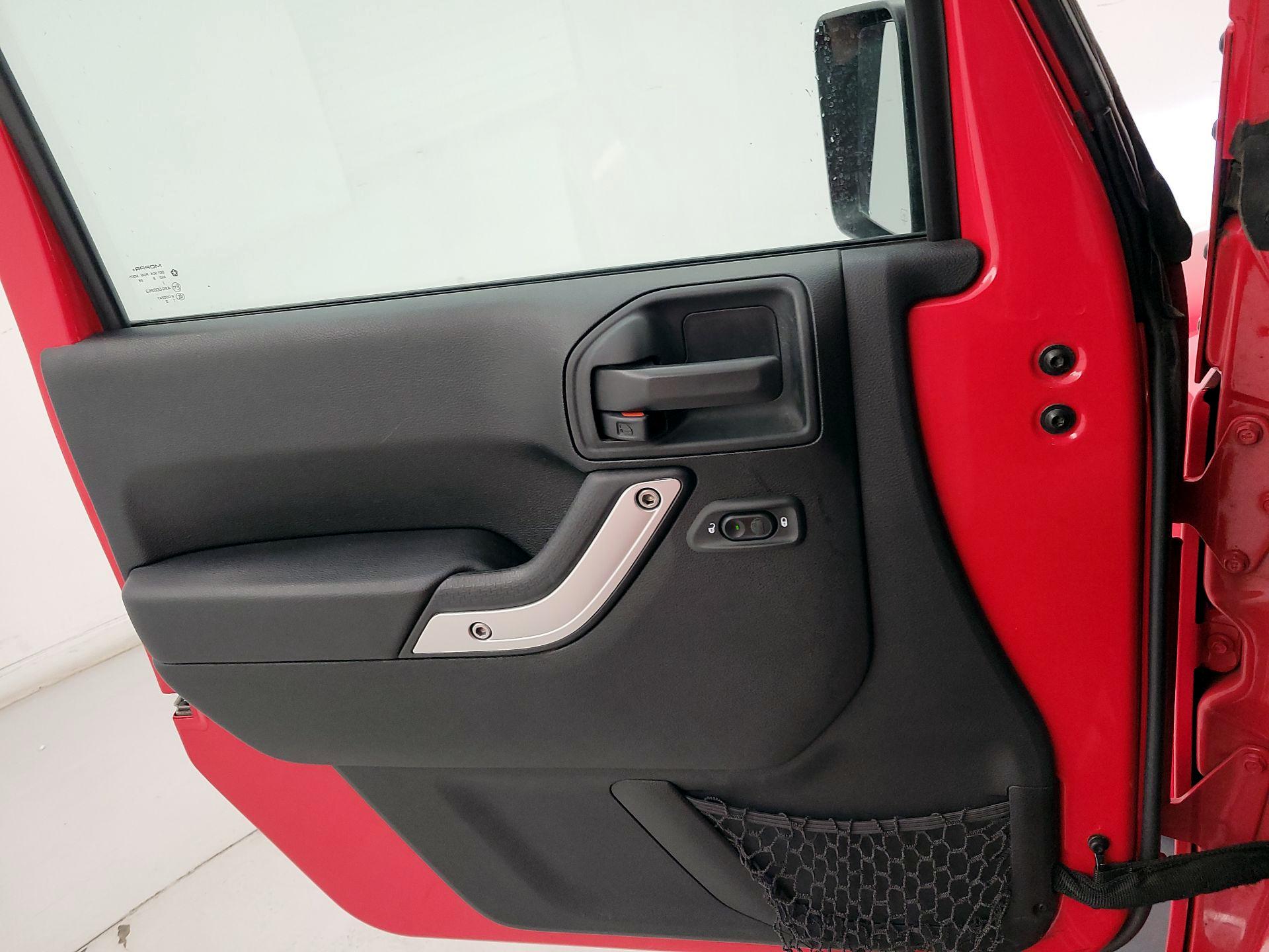 Thumbnail: 2018 Jeep Wrangler - 12