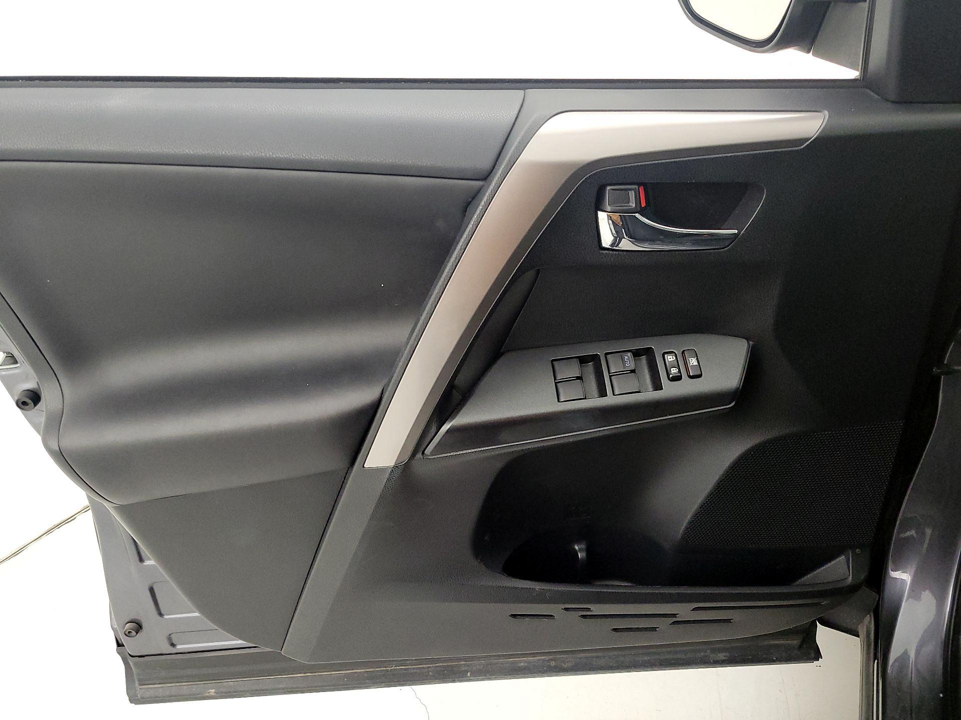 Thumbnail: 2017 Toyota RAV4 - 12