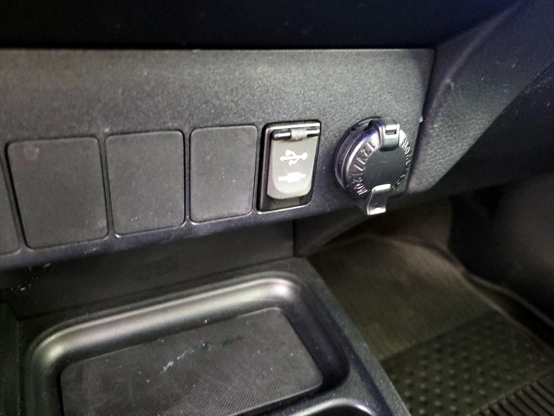 Thumbnail: 2017 Toyota RAV4 - 18