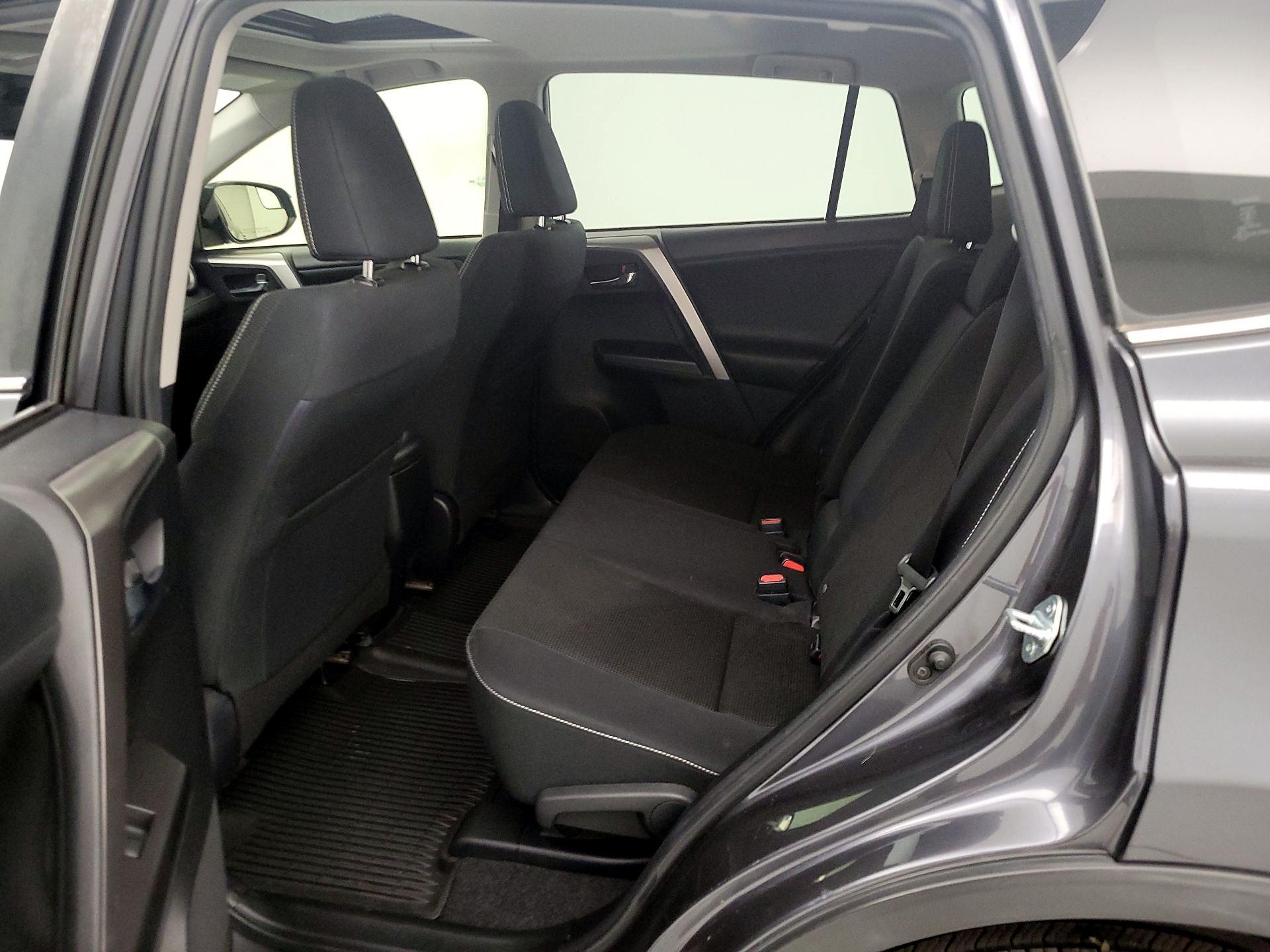 Thumbnail: 2017 Toyota RAV4 - 20