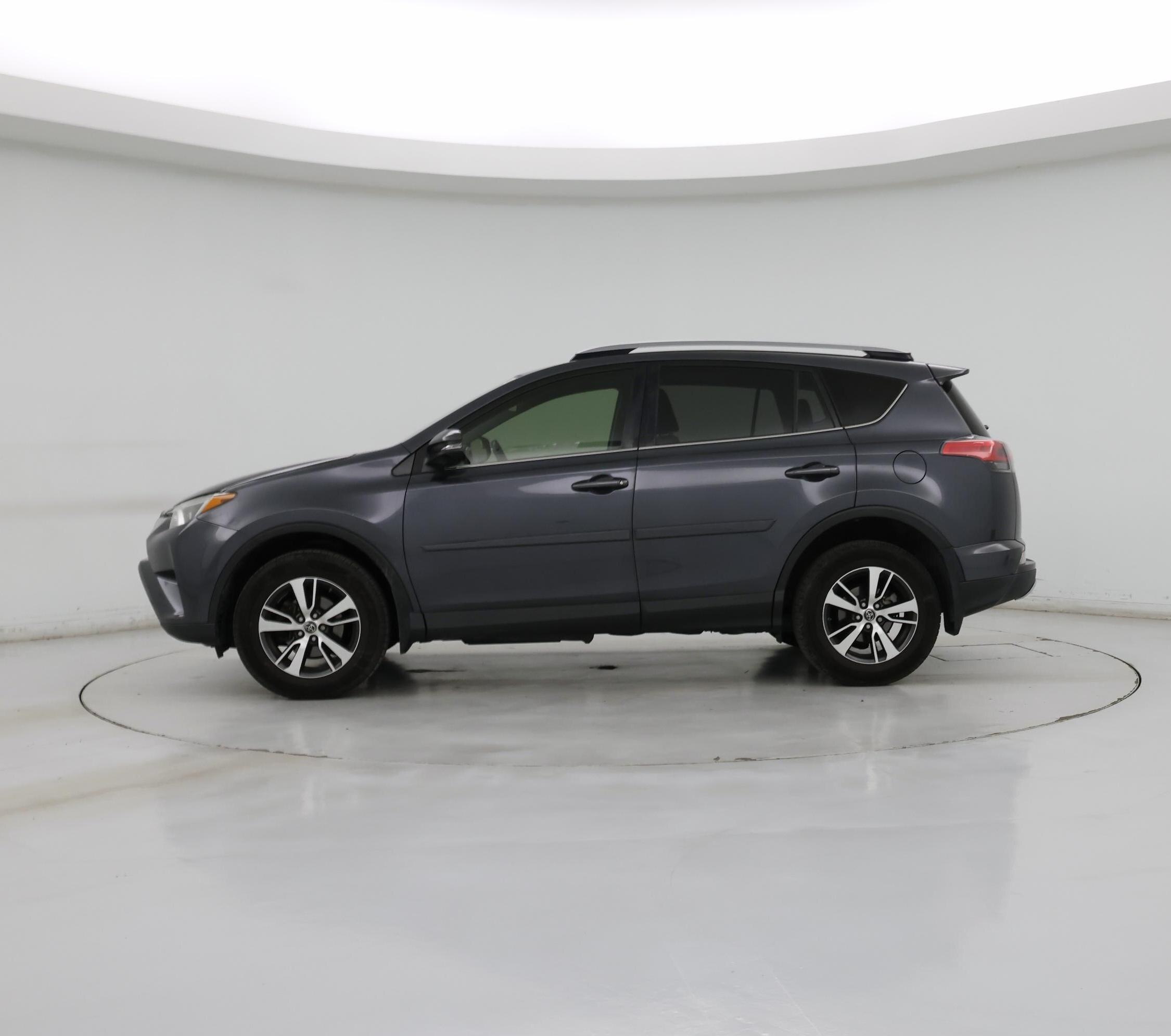 Thumbnail: 2017 Toyota RAV4 - 3