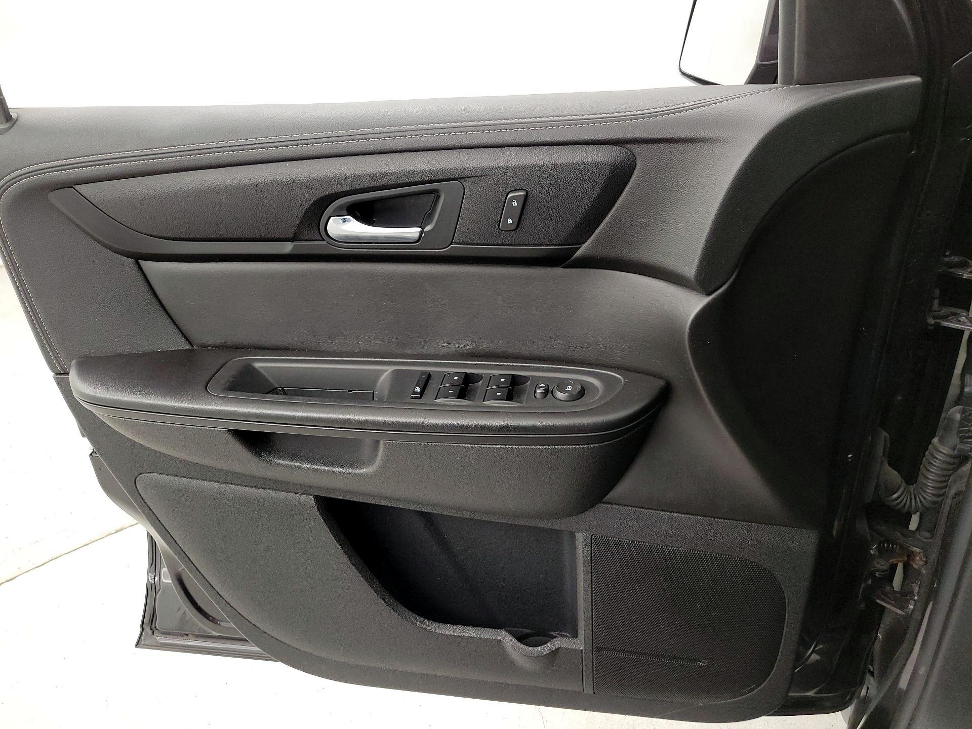 Thumbnail: 2017 Chevrolet Traverse - 12