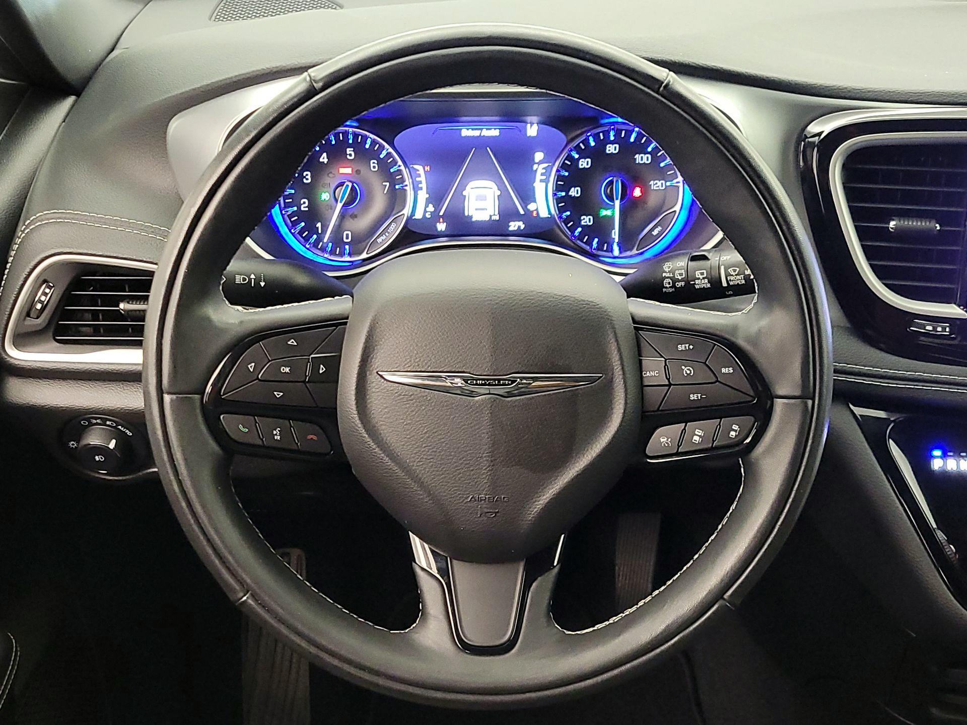 Thumbnail: 2022 Chrysler Pacifica - 10