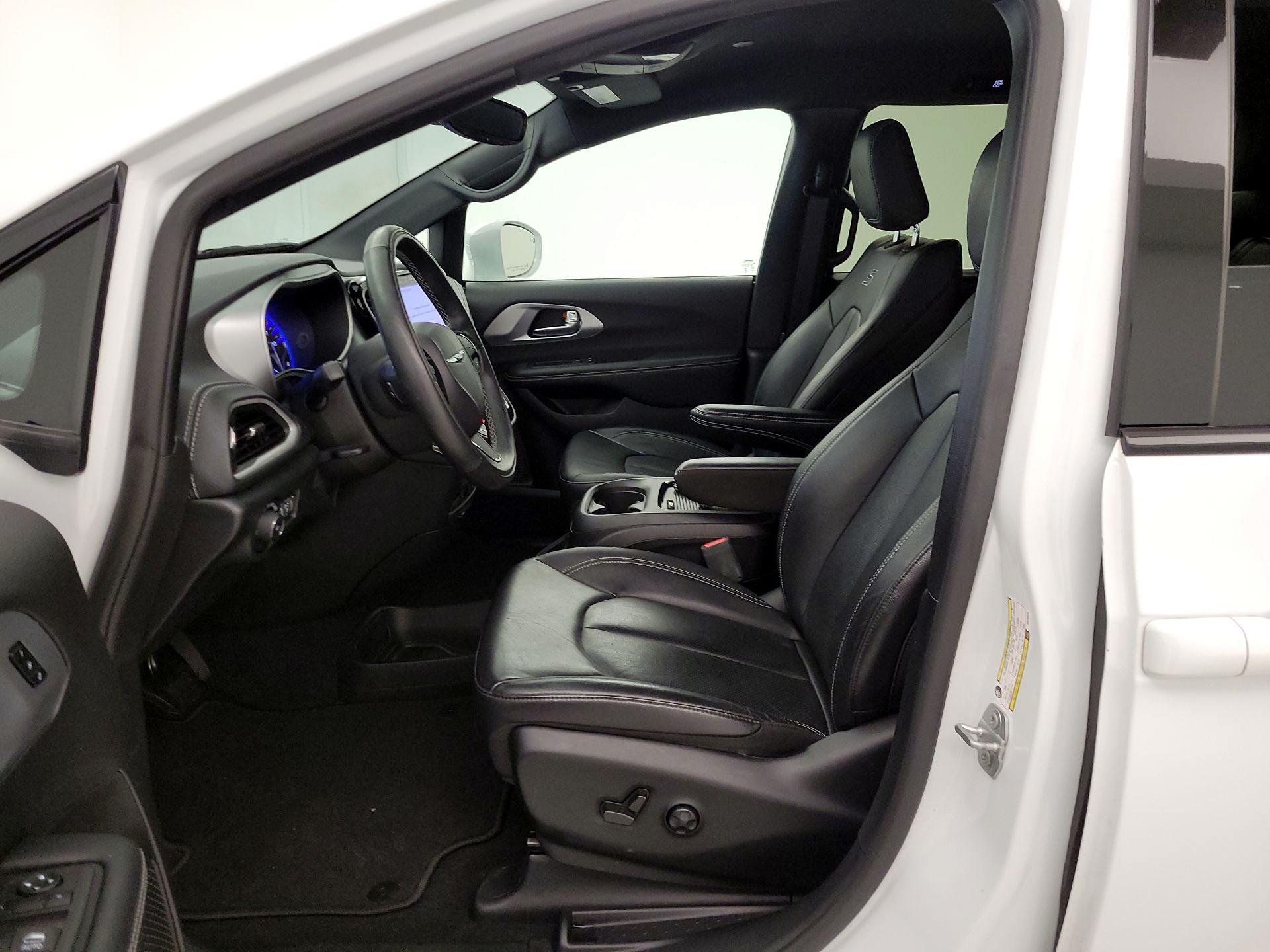 Thumbnail: 2022 Chrysler Pacifica - 11