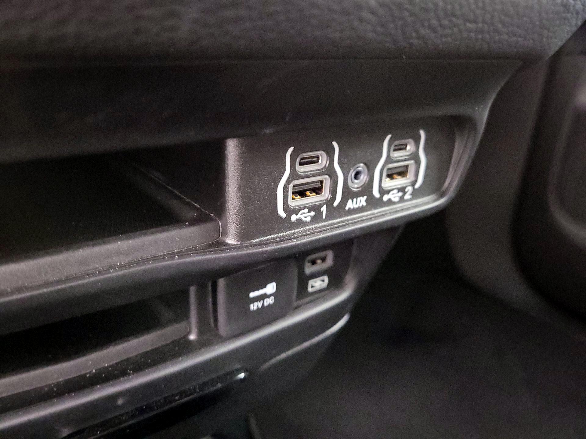 Thumbnail: 2022 Chrysler Pacifica - 18