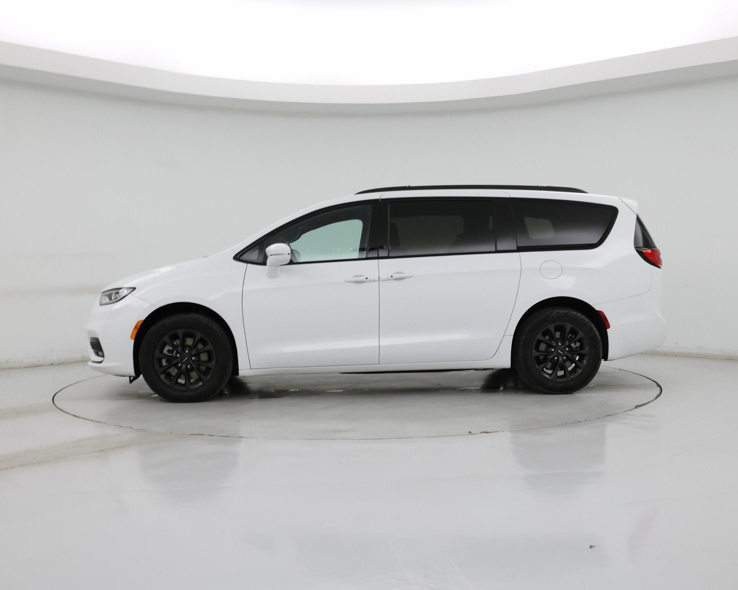 Thumbnail: 2022 Chrysler Pacifica - 3