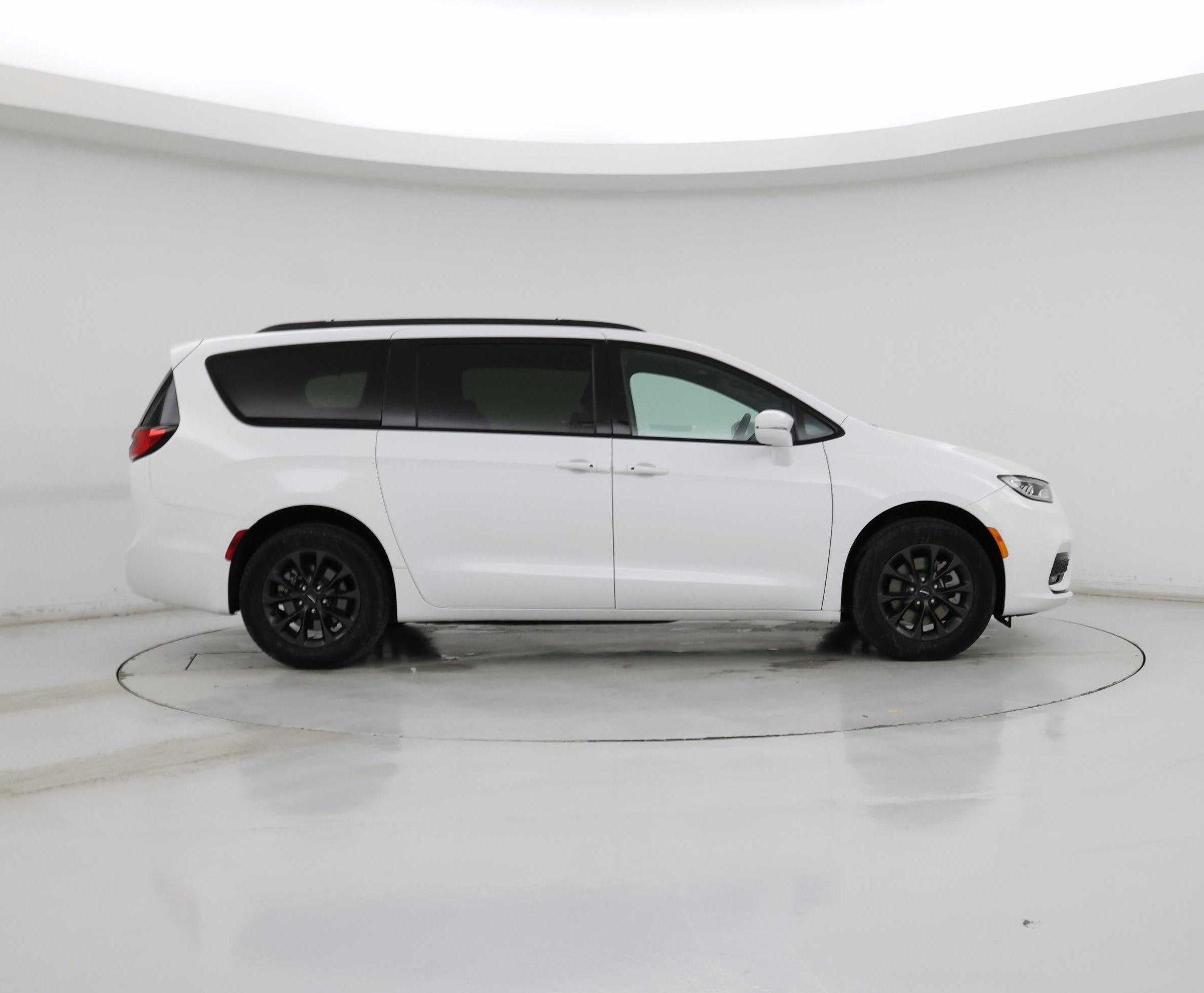 Thumbnail: 2022 Chrysler Pacifica - 7