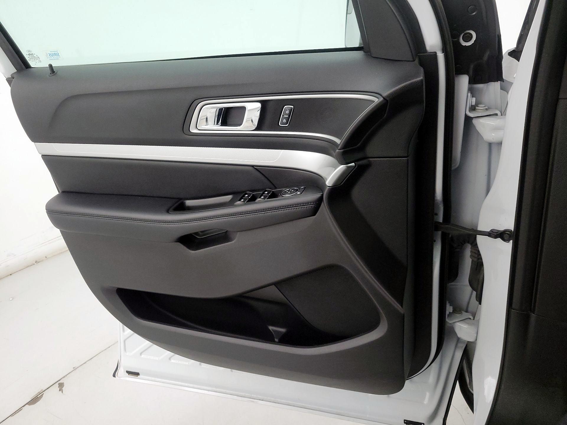 Thumbnail: 2017 Ford Explorer - 12