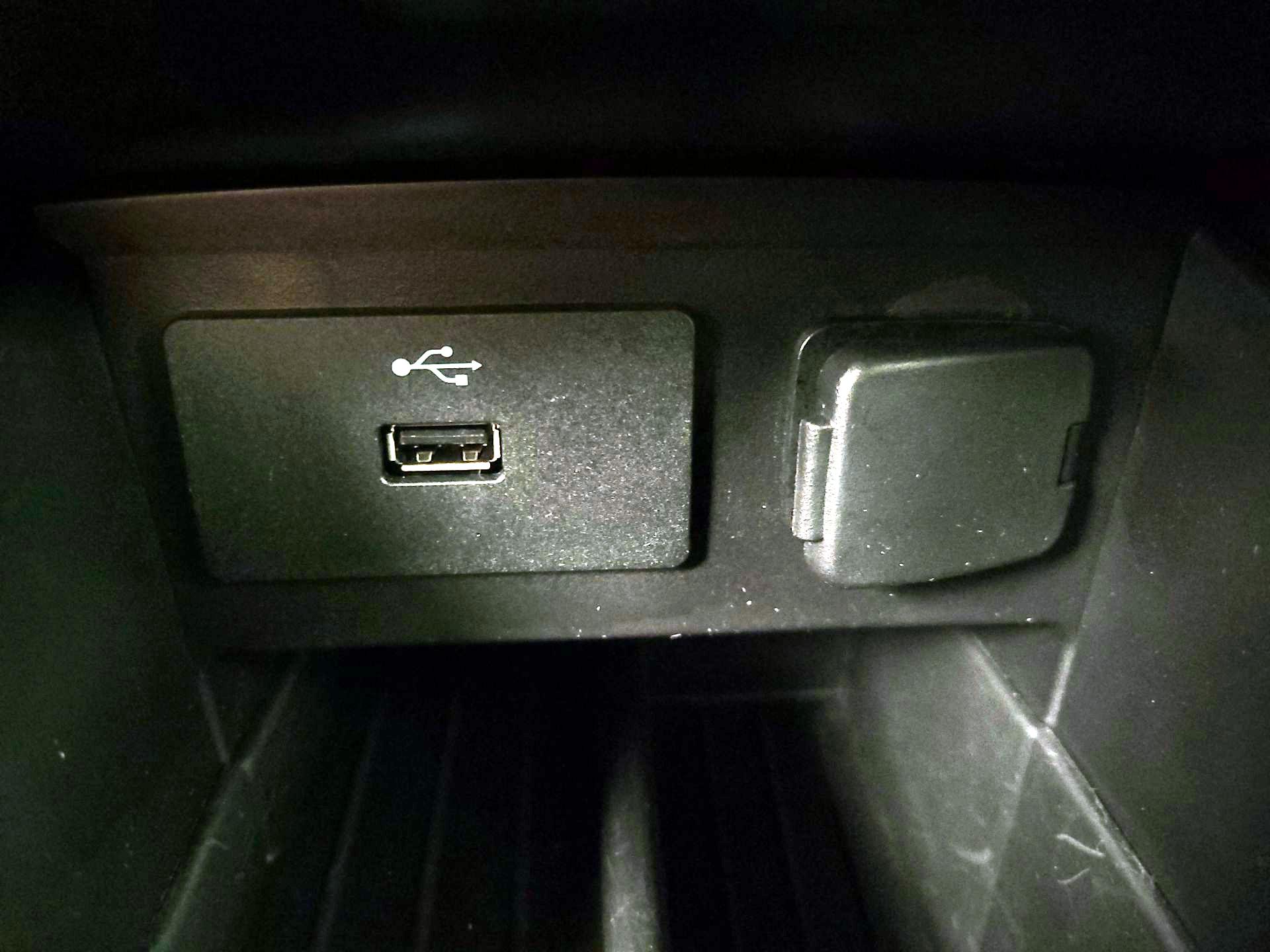 Thumbnail: 2017 Ford Explorer - 18