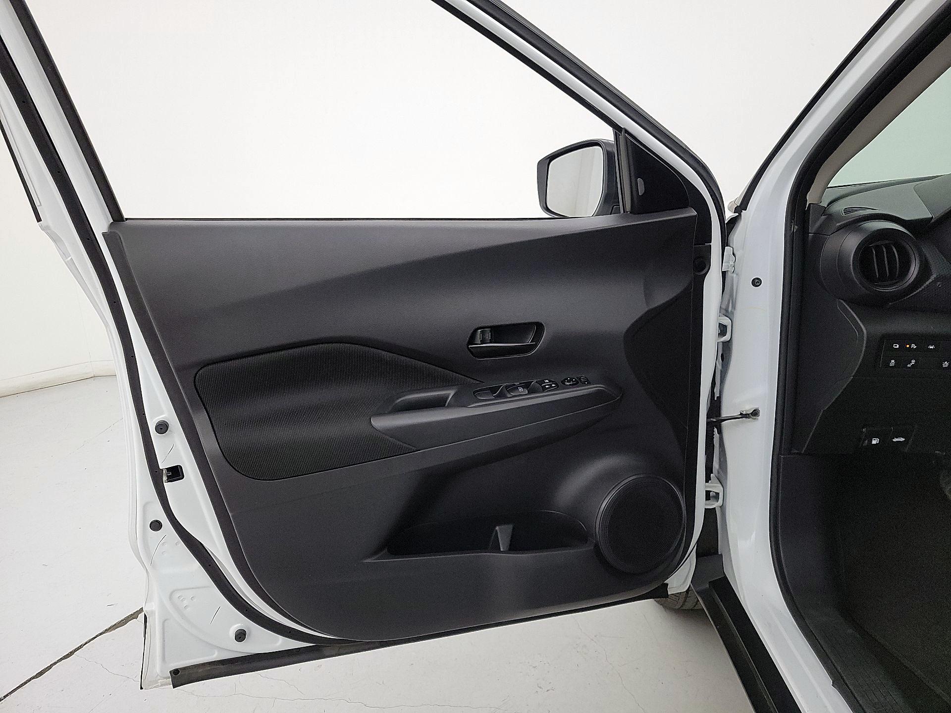 Thumbnail: 2023 Nissan Kicks - 12