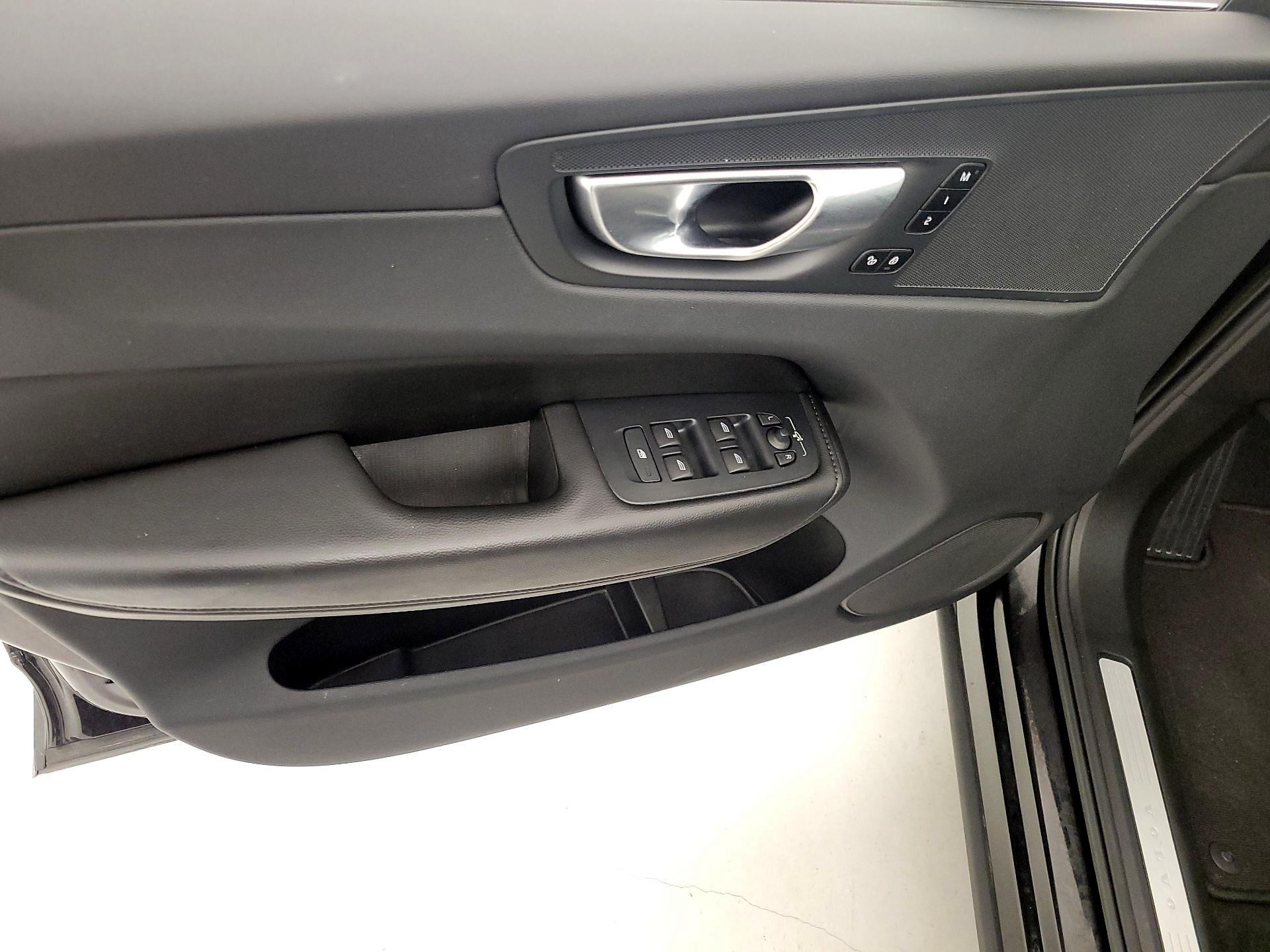 Thumbnail: 2023 Volvo XC60 - 12