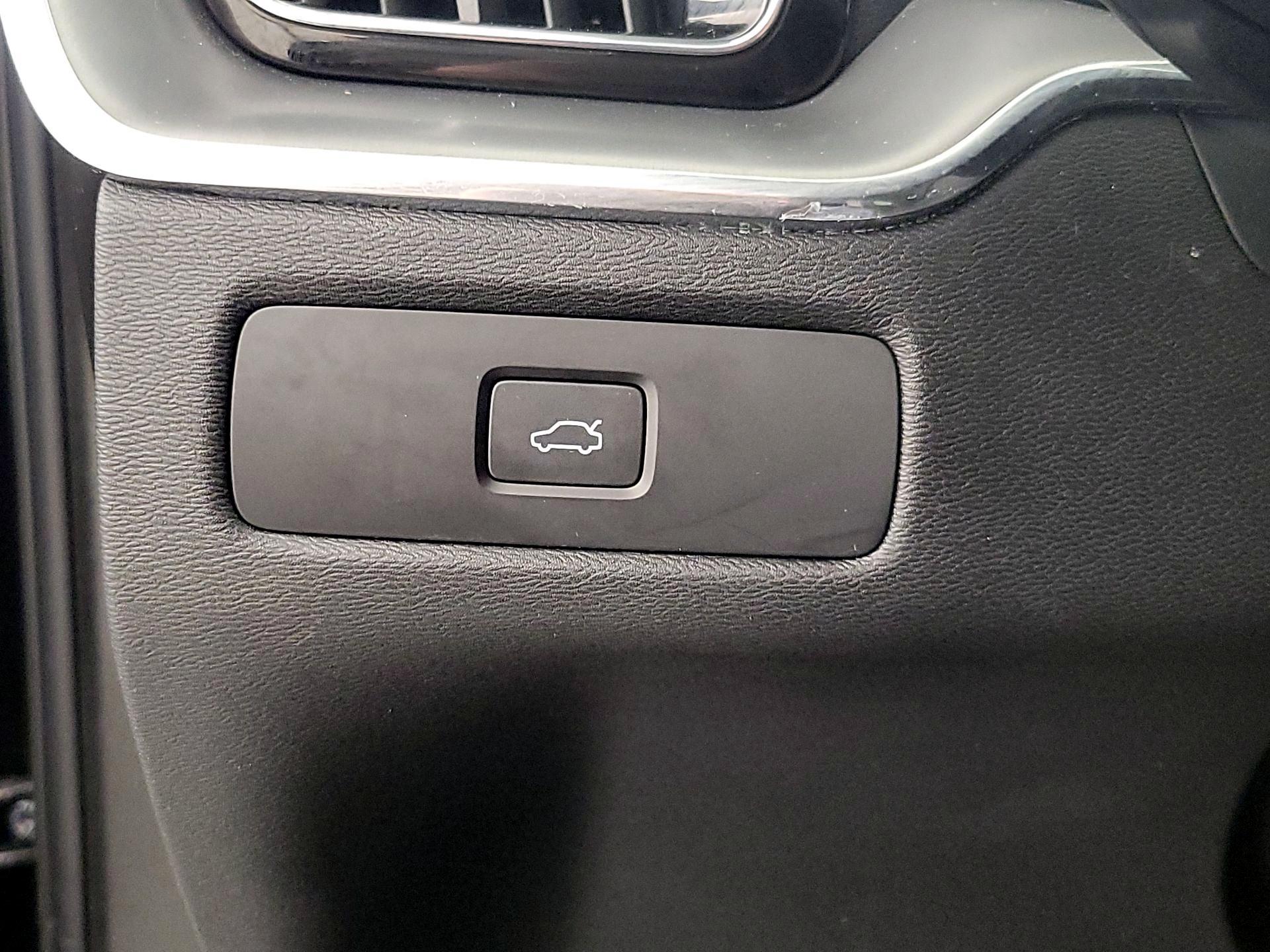 Thumbnail: 2023 Volvo XC60 - 13