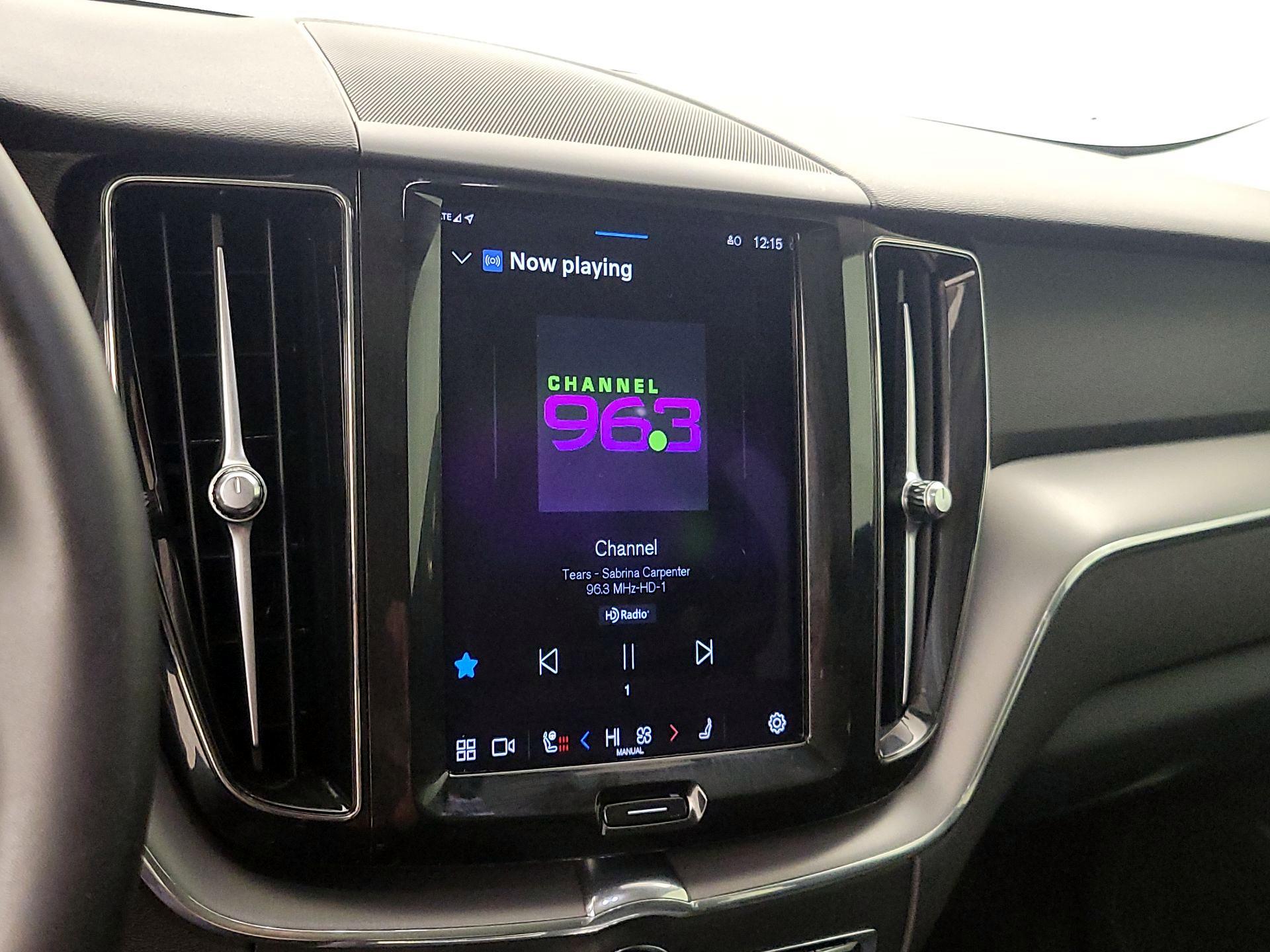 Thumbnail: 2023 Volvo XC60 - 16